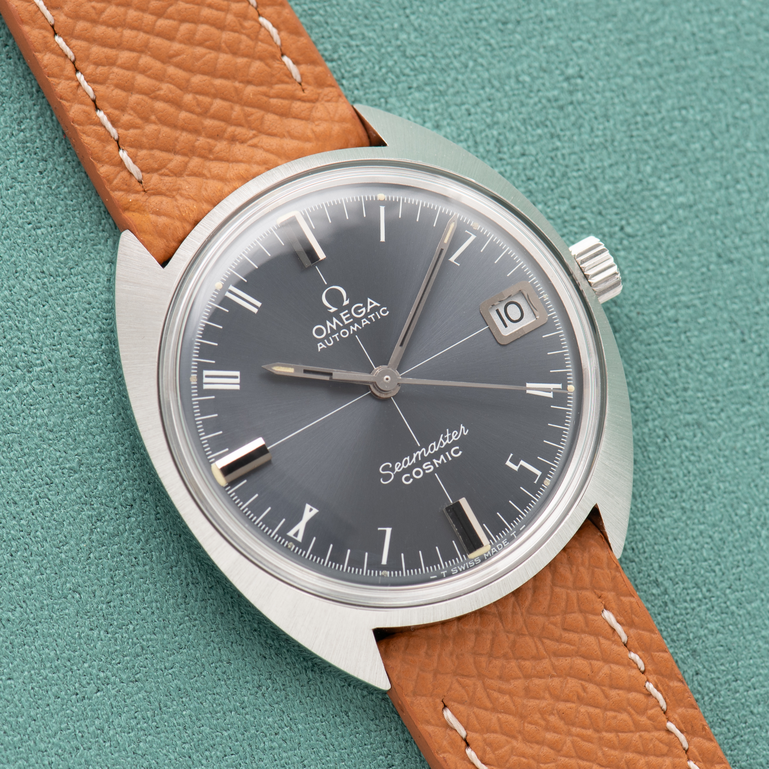 View of Omega Automatic Seamaster Cosmic "Crosshair" Grey Dial Date Réf 166.023