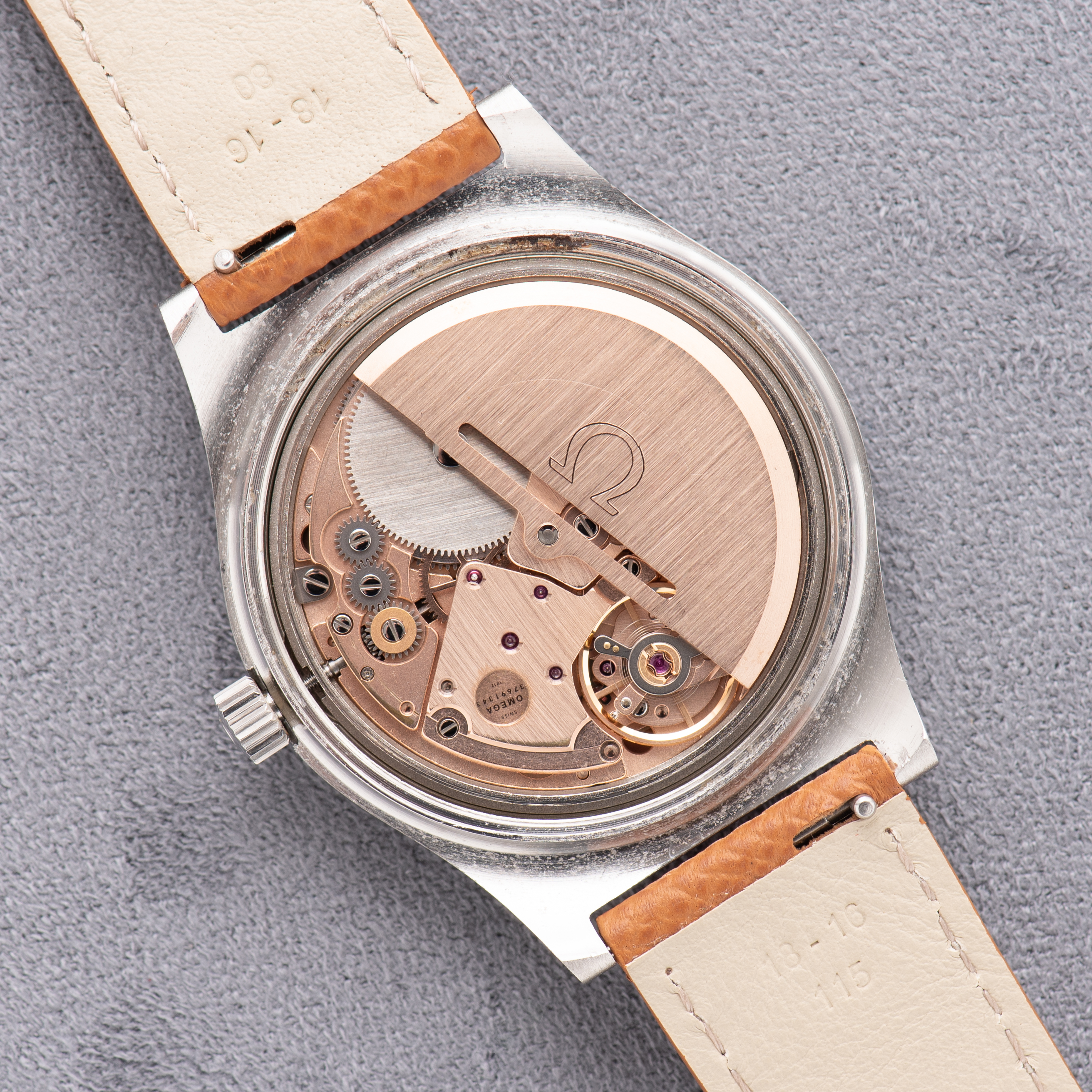 Zicht op Omega Geneva Datum Automatic Cal 1012 Ref 166.068 uit 1973