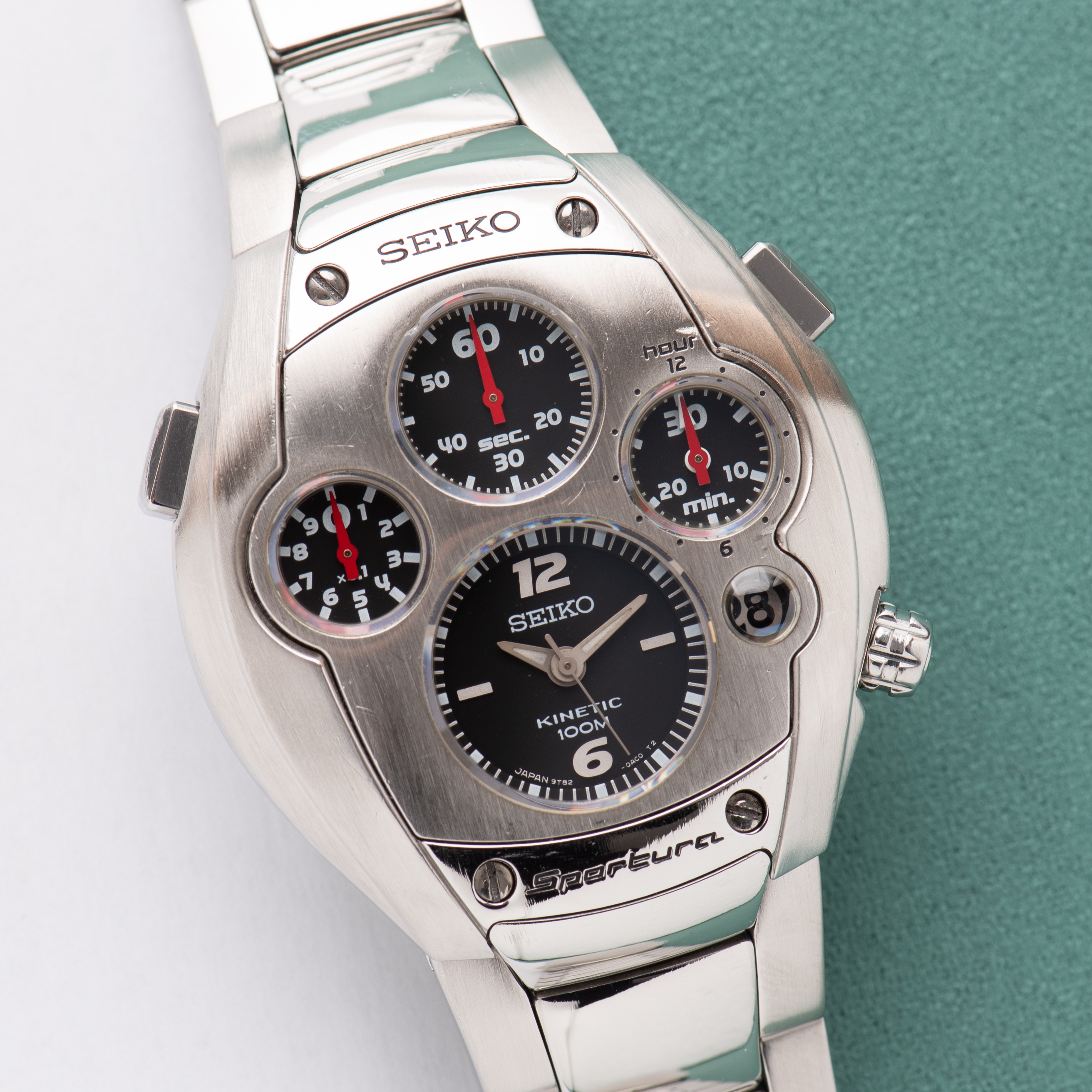 Zicht op Seiko Sportura Kinetic Chronograph SLQ015 9T82-0AC0 Seiko Serviced