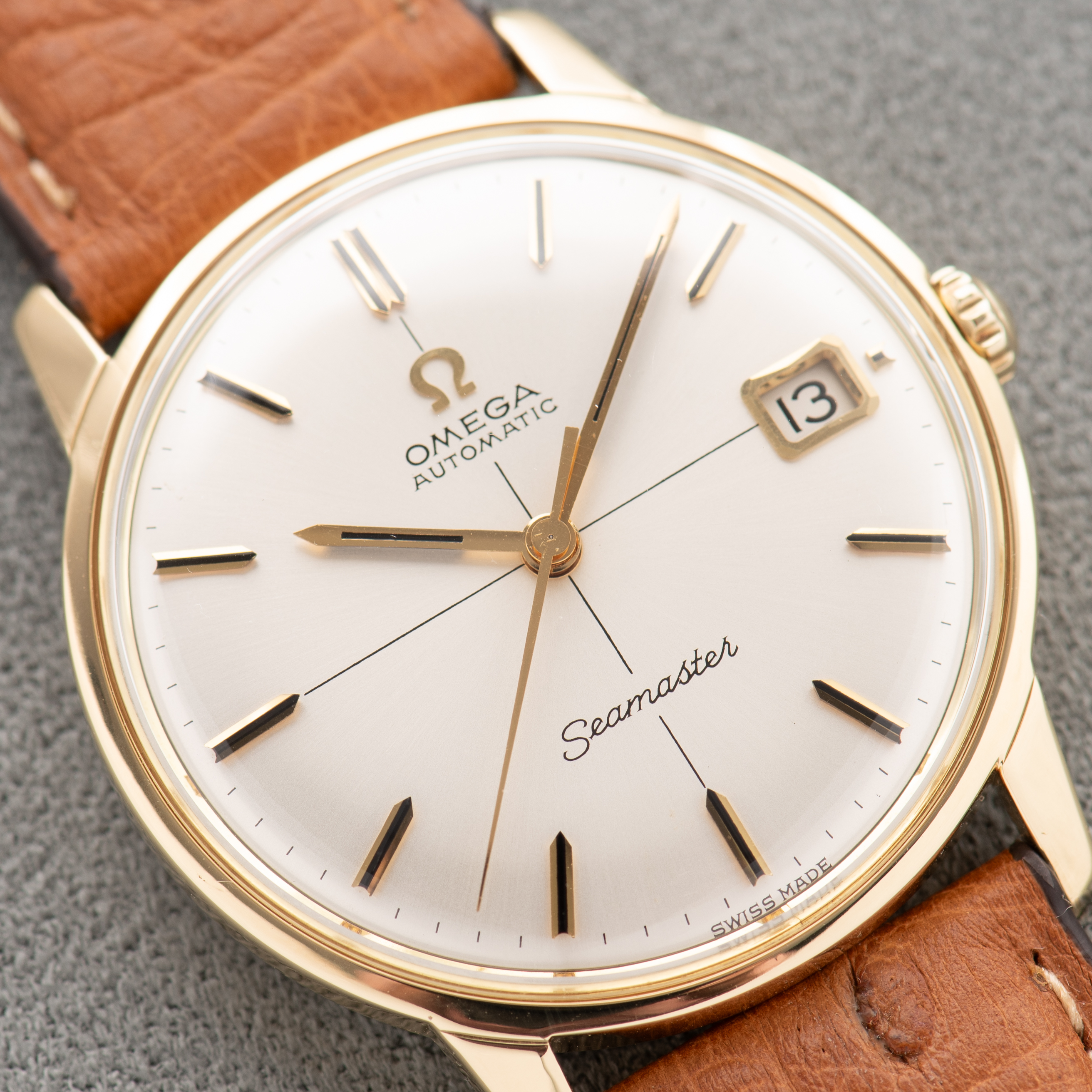 View of Omega Automatic Seamaster "Crosshair" Dial Date Gold 18k from 1966 Ref 166.001