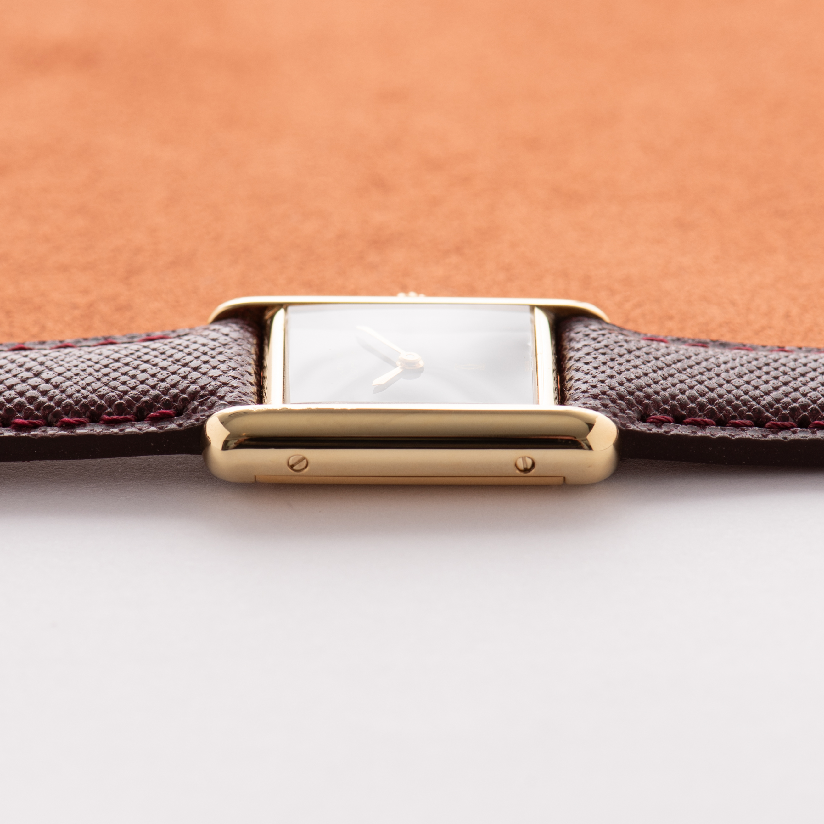 Zicht op Cartier Must de Tank Vermeil PM Onyx Black Dial from 1980