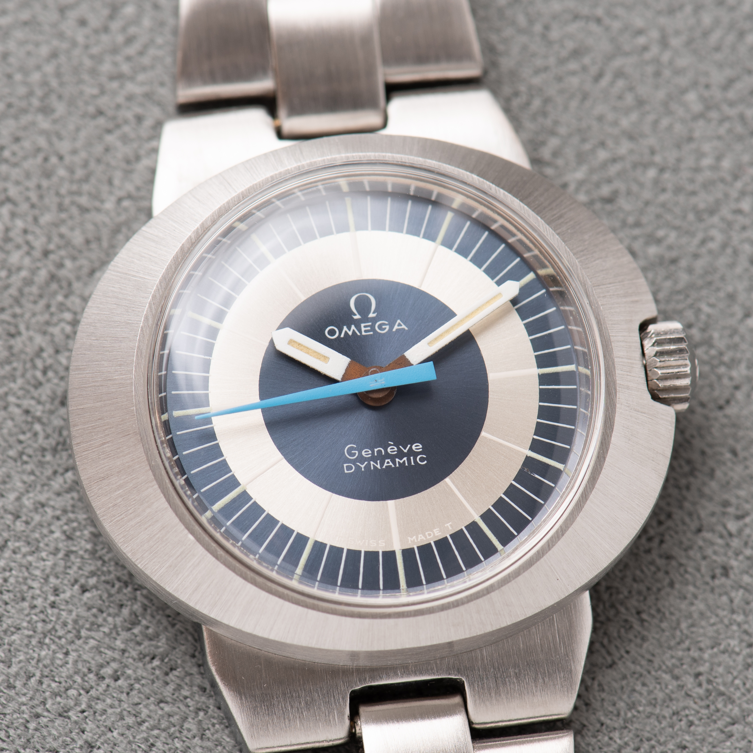 Vue de Omega Genève Dynamic Woman Mécanique Date Blue dial Réf 566.015 from 1971