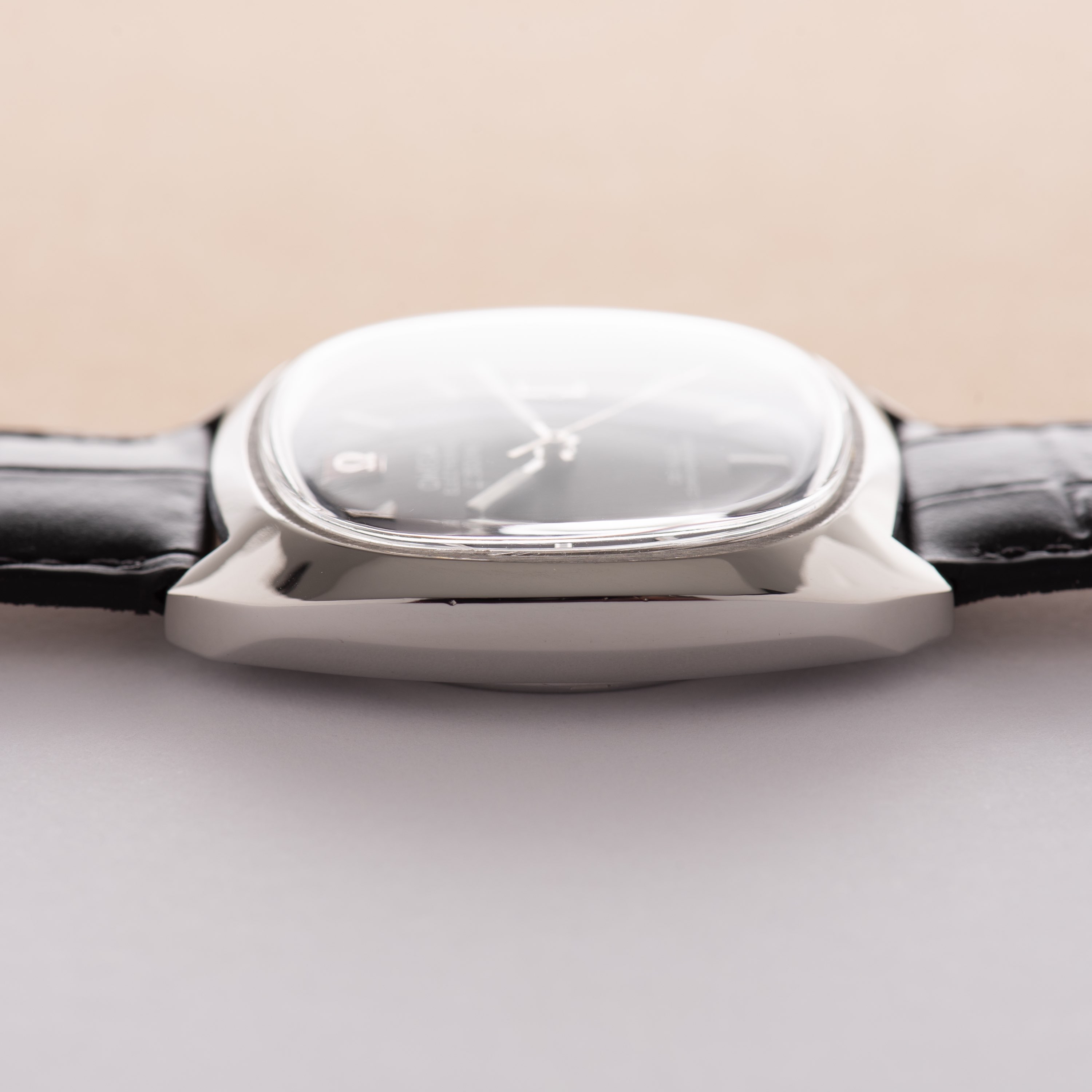 Vue de Omega Electronic F300Hz De Villle Chronometer réf 198.0035