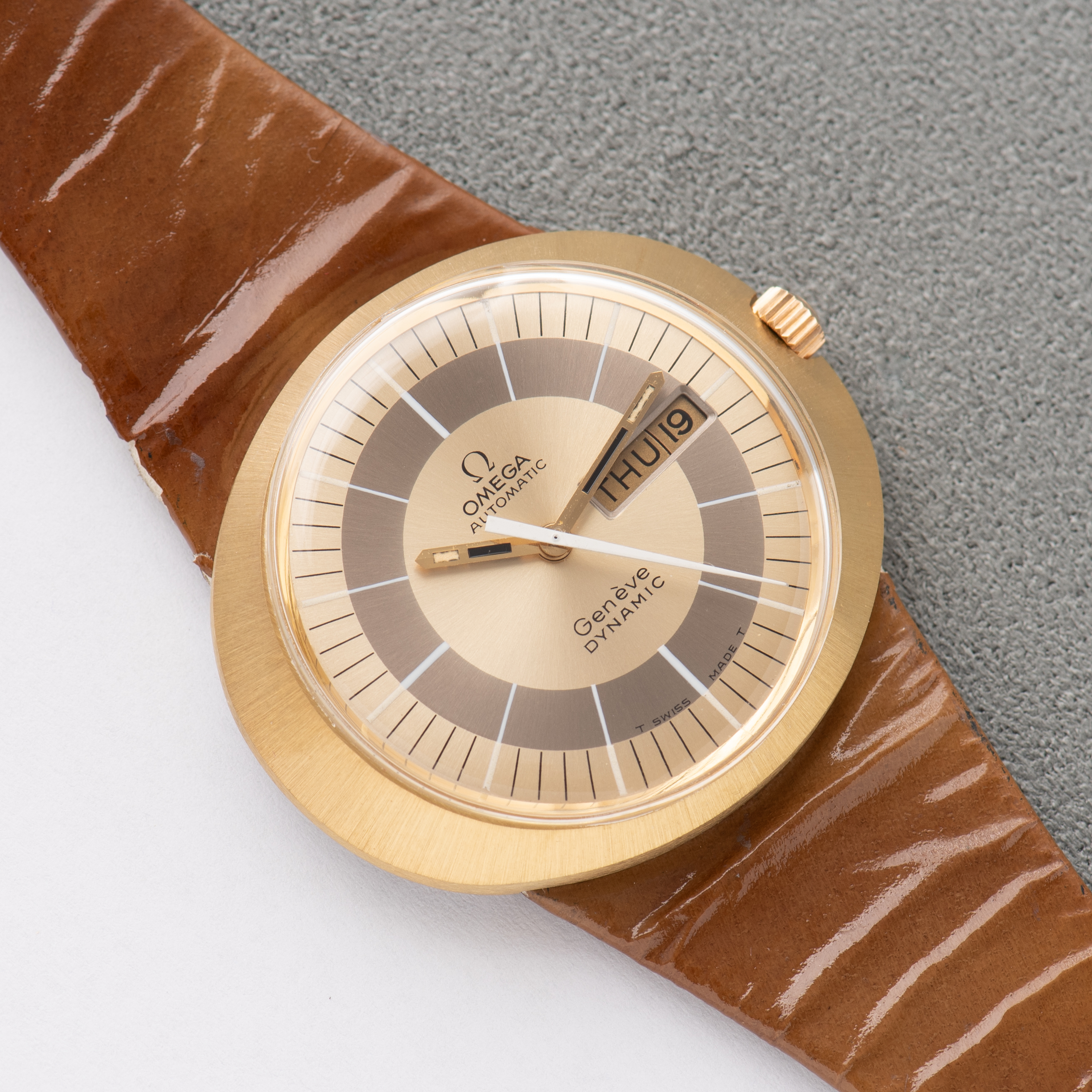 Vue de Omega Genève Dynamic Automatic DD Gold Capped Ultra Full Set 1974 réf 166.079