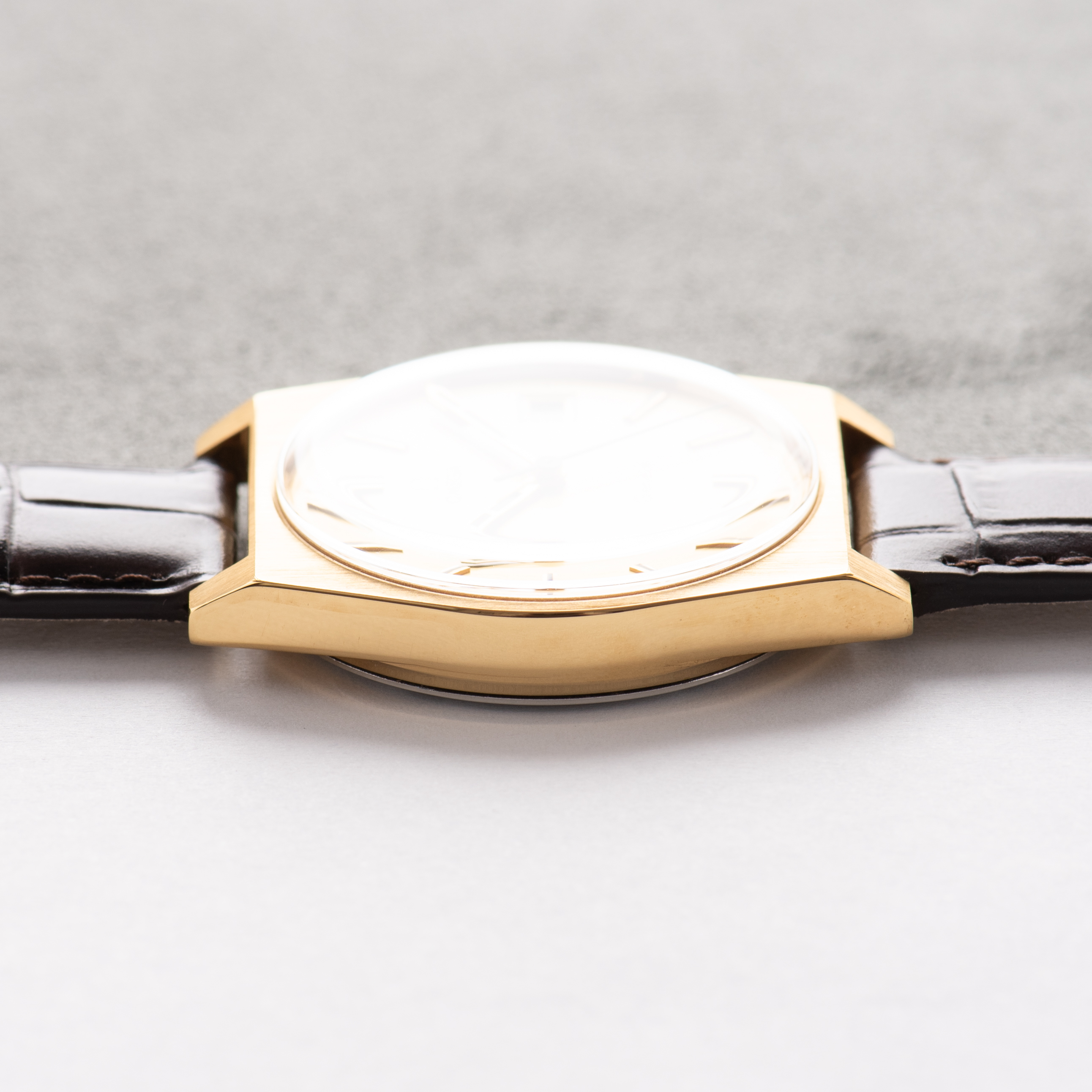 Vue de Omega Genève Date Gold Dial Réf 136.0049 from 1972