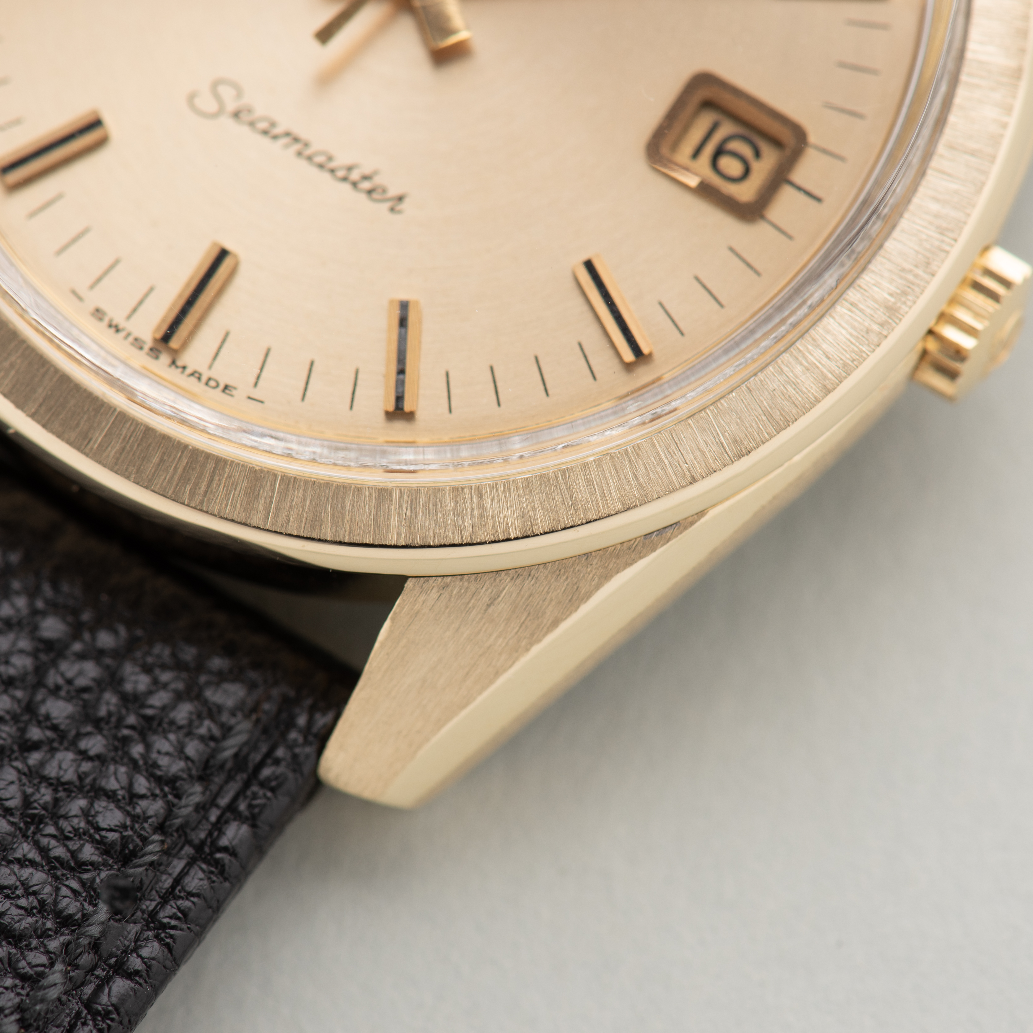 Zicht op Omega Automatic Chronometer Officialy Certified Seamaster réf 168.022/166.028