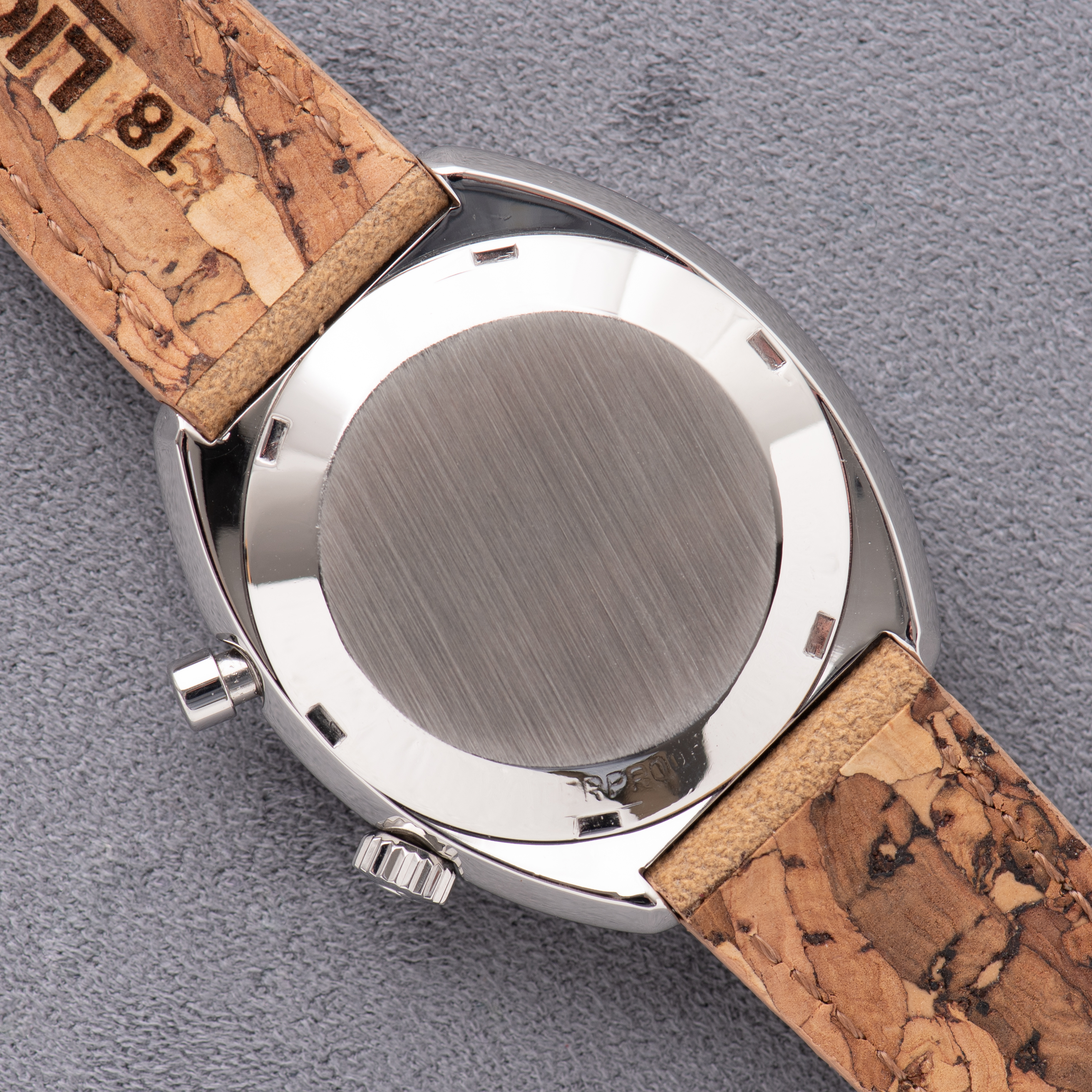 Zicht op Omega Geneva Chronostop Ref 145.010 vanaf 1968 Cal 865