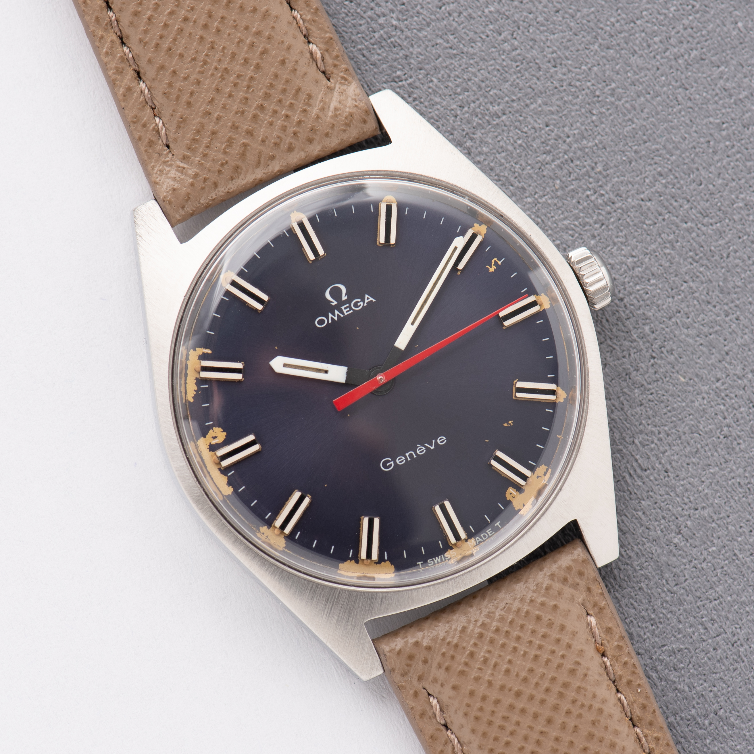 Vue de Omega Genève Blue Patina dial Ultraman Réf 135.041 from 1968