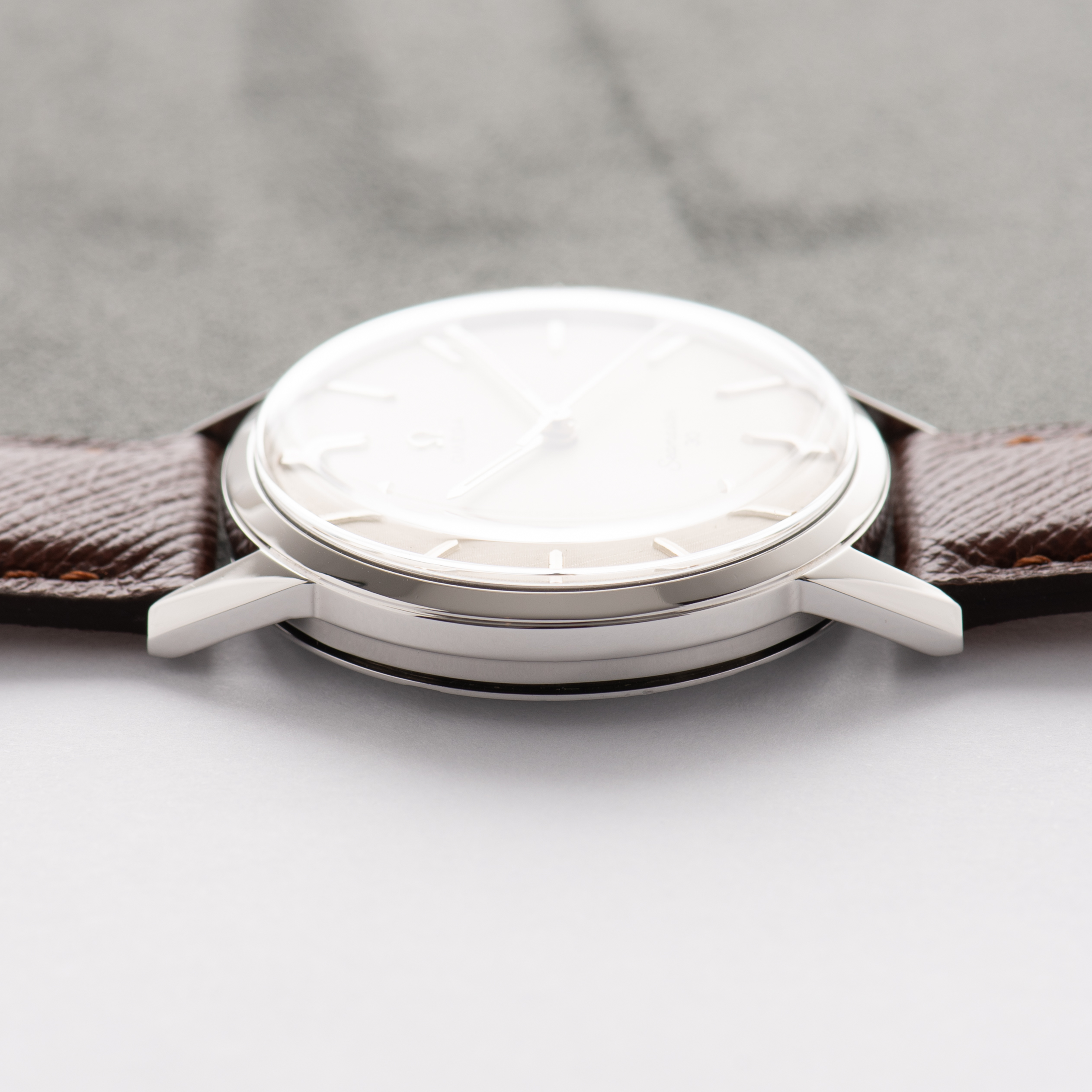 Zicht op Omega Seamaster 30 "Linnen Dial" uit 1962 Ref 135.0003-62-SC
