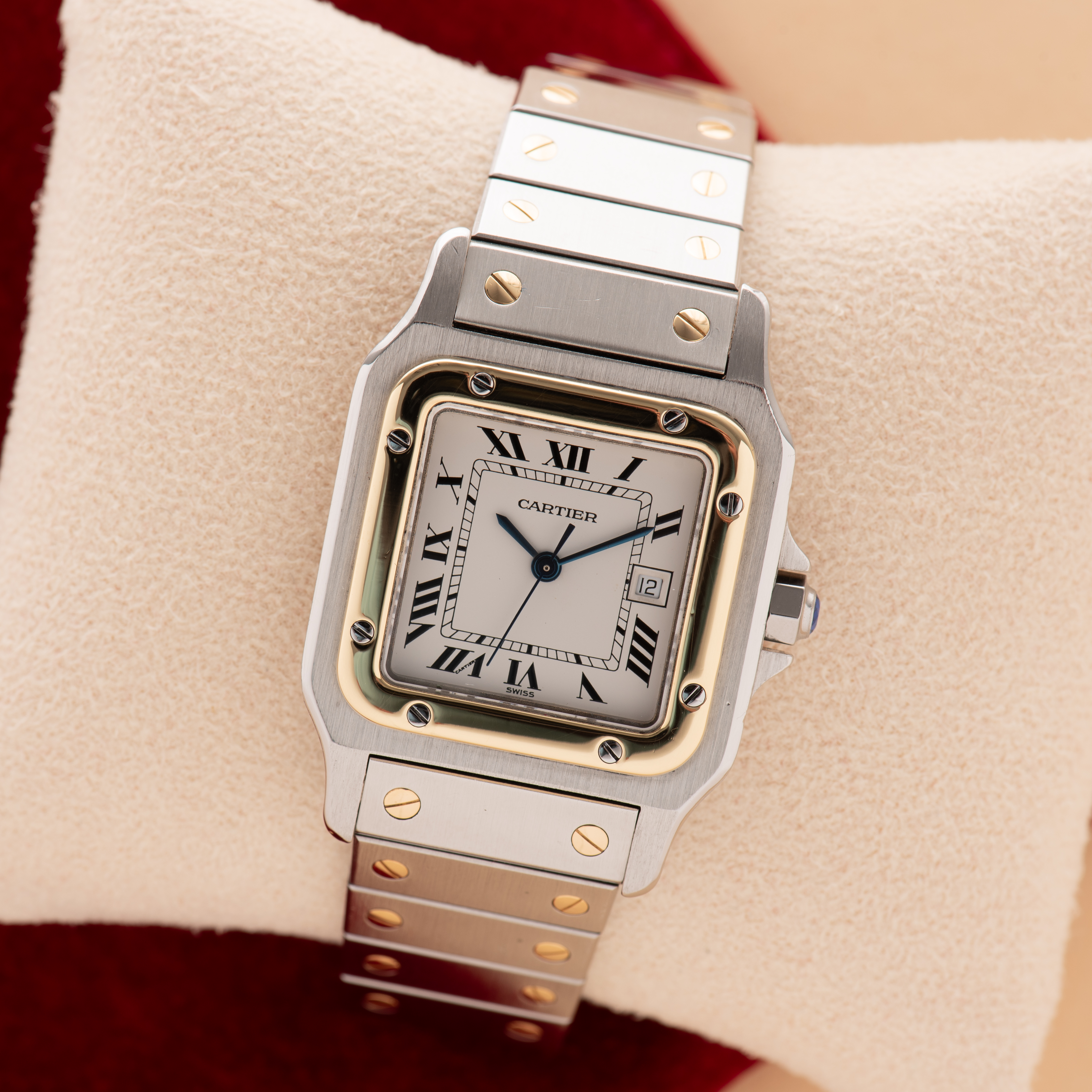 Zicht op Cartier Santos Galbée goud/staal ref 2961 cal 077