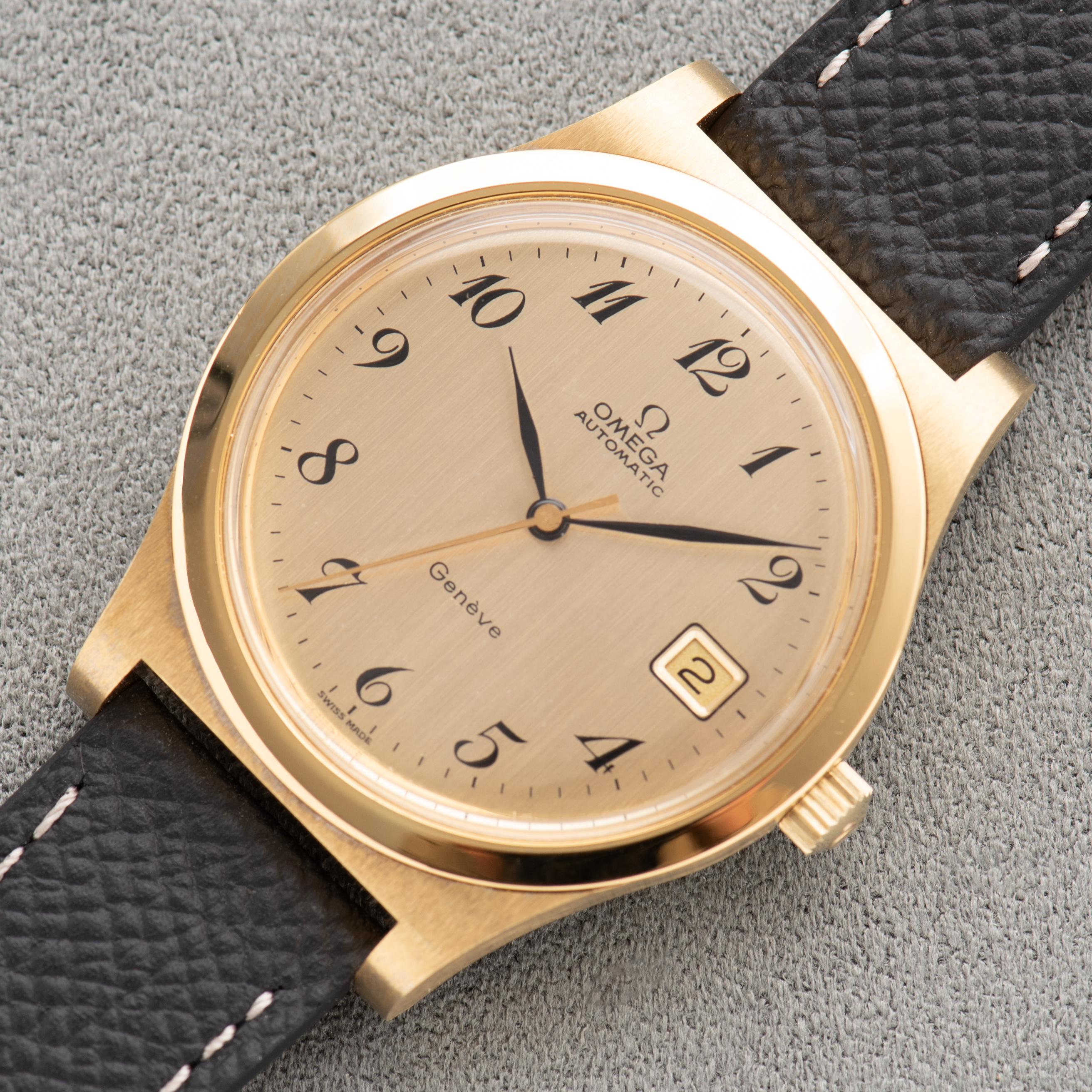 Zicht op Omega Geneva Automatic Date Breguet Dial Ref 166.068 uit 1973