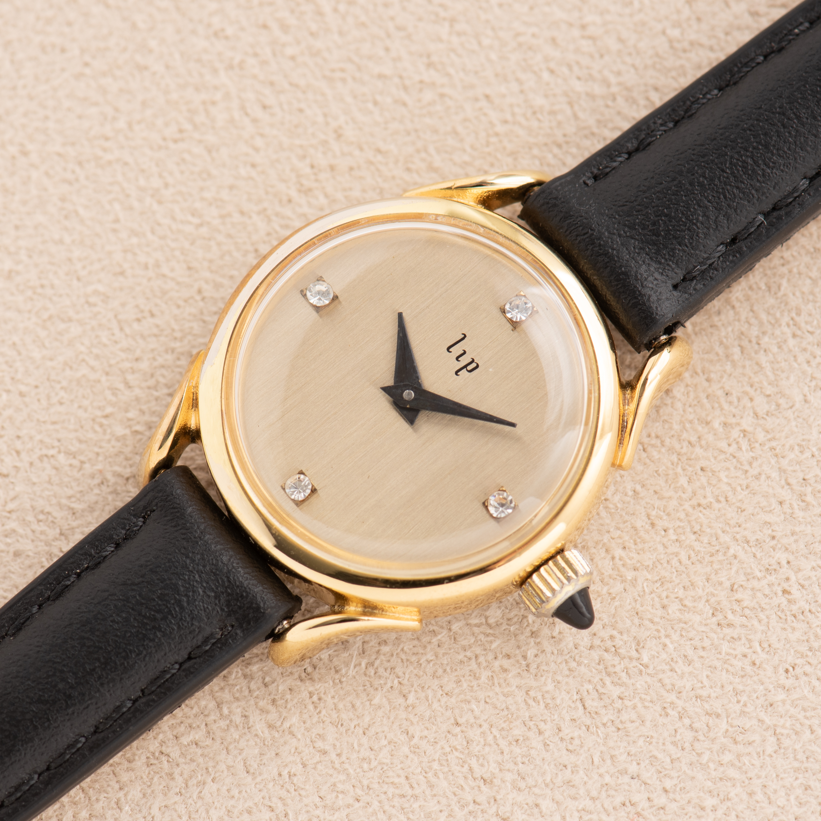View of GoldPlated Mechanical Lip Shining Index