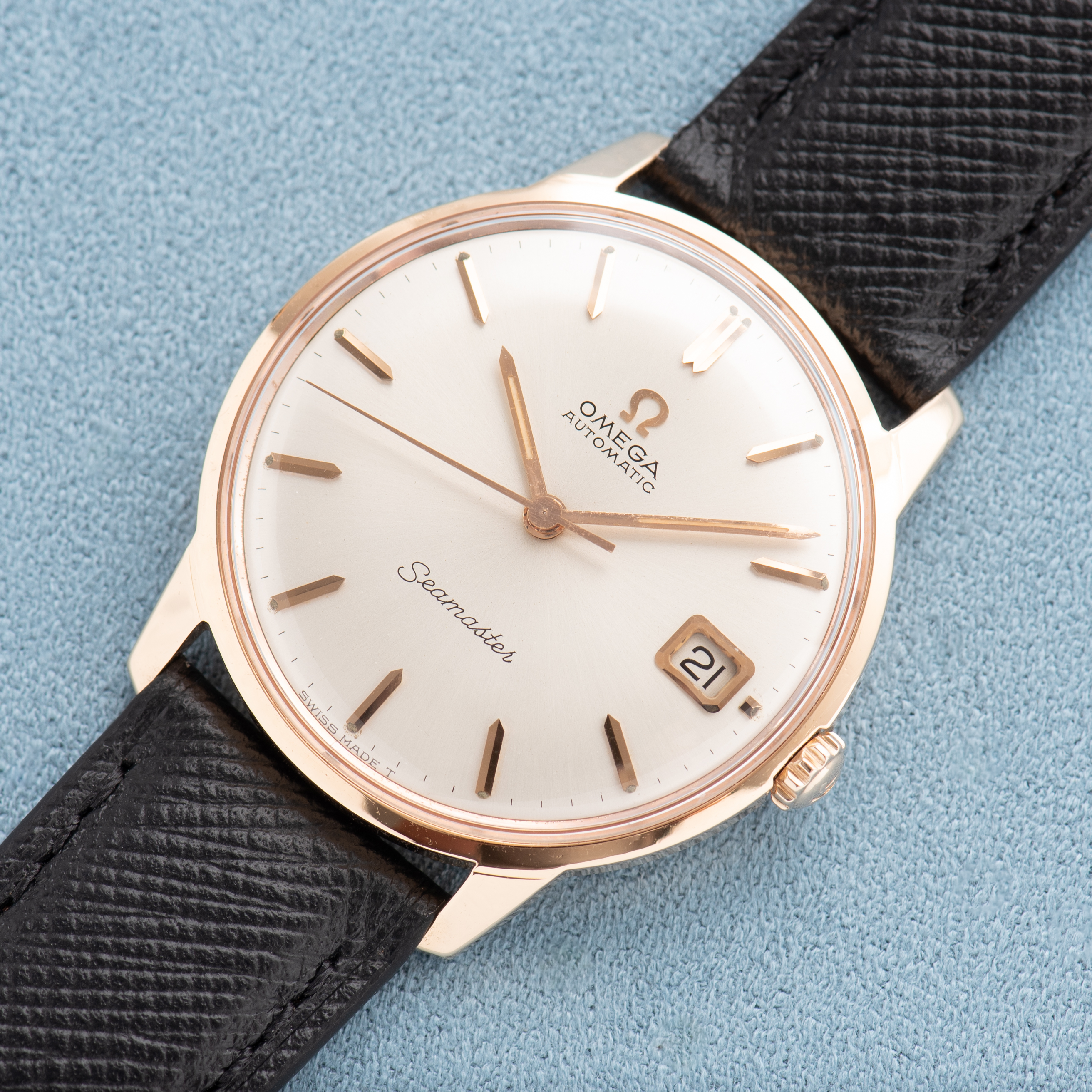 Vue de Omega Automatic Seamaster Date Pink Gold 18k from 1965 Réf 166.001