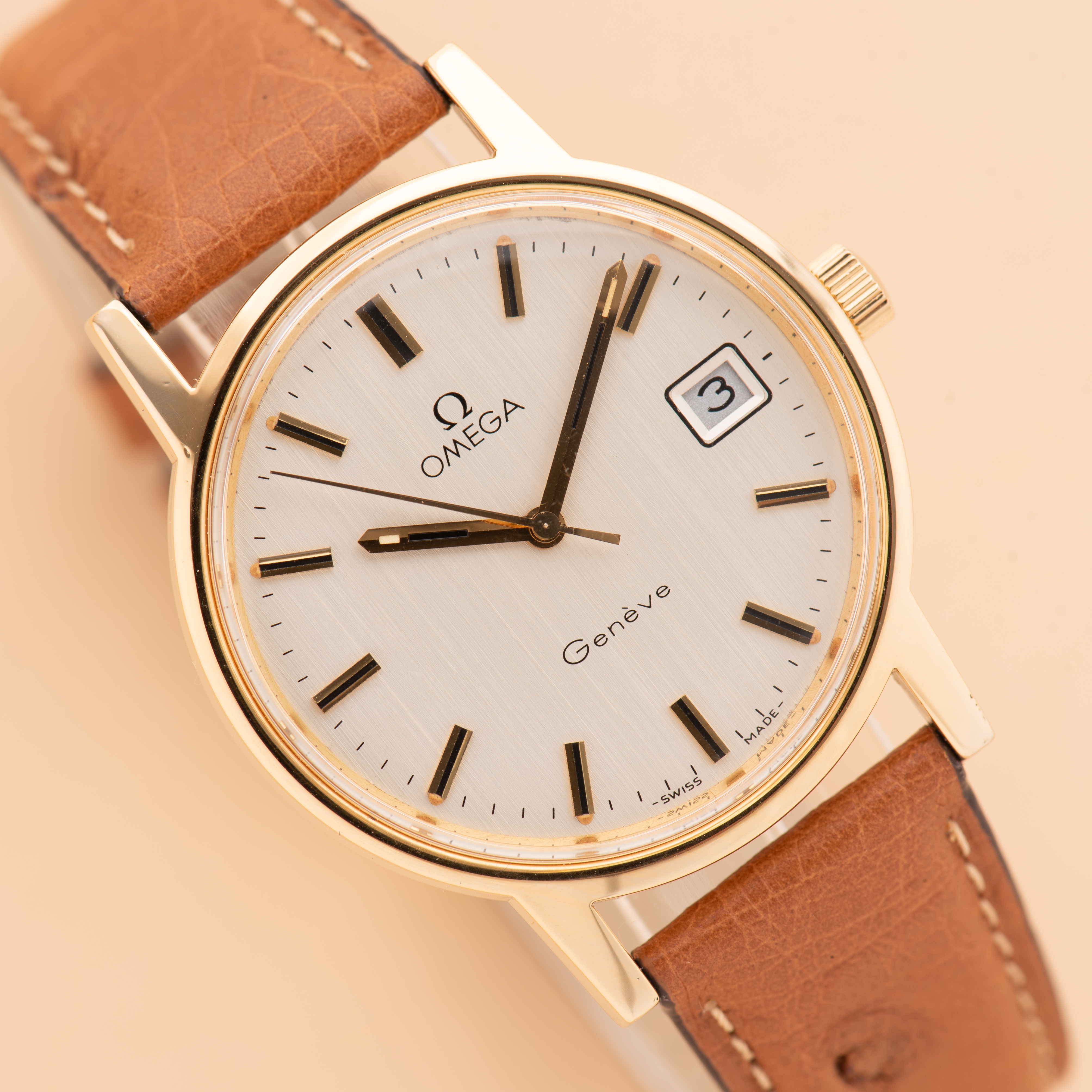Vue de Omega Genève Date Silver linen dial réf 136.0104 from 1974