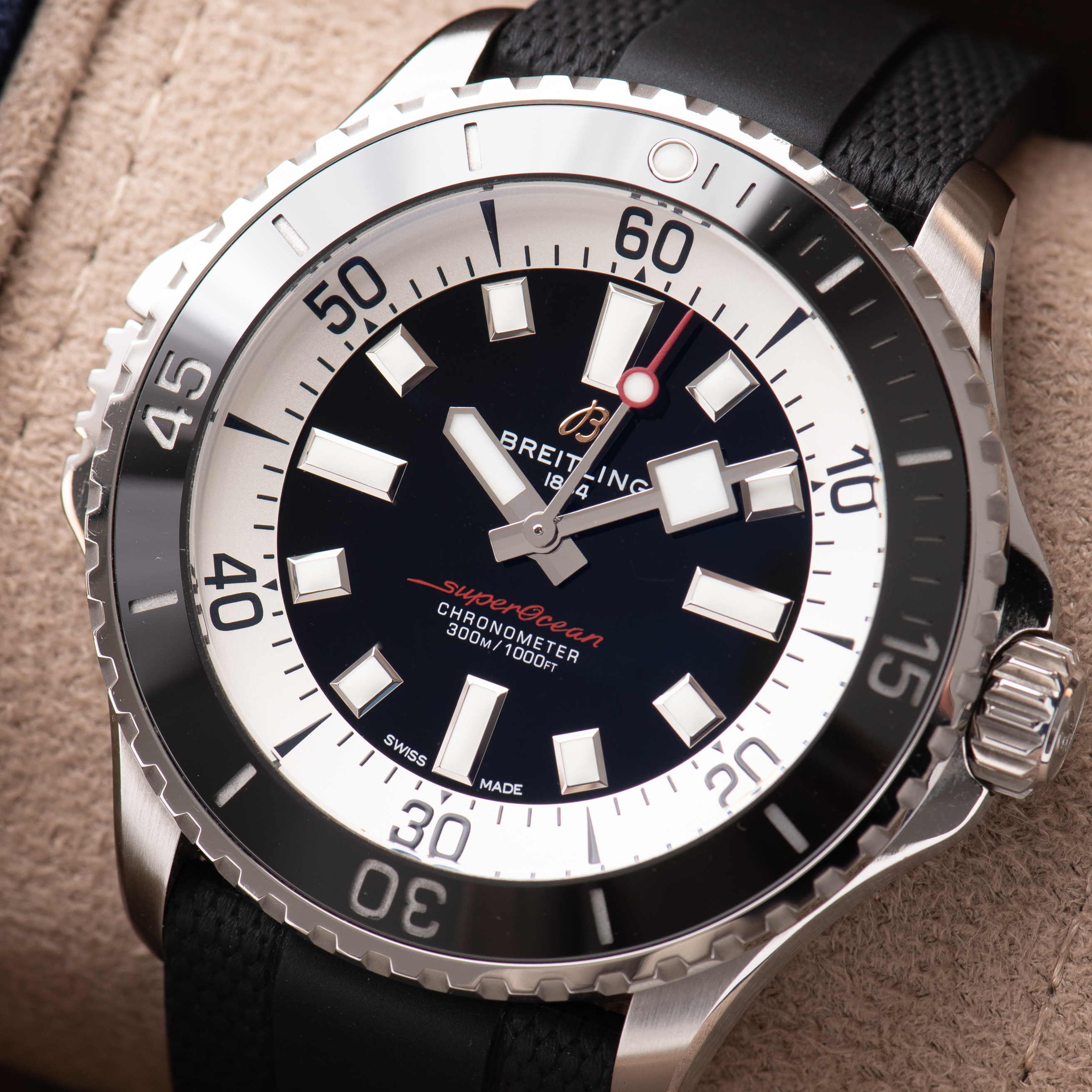 Vue de Breitling Superocean 46 Full set Réf A17378 from 2022