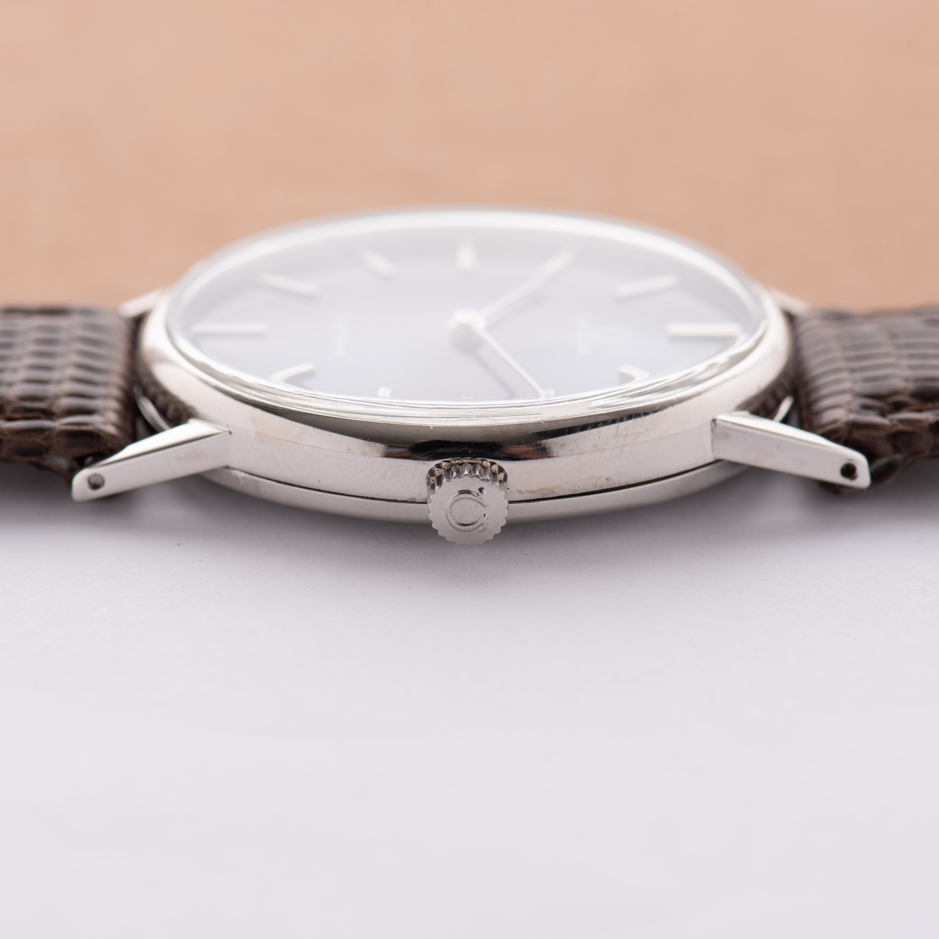 Zicht op Omega Genève Classique Oval Ellipse Réf 511.416 from 1971