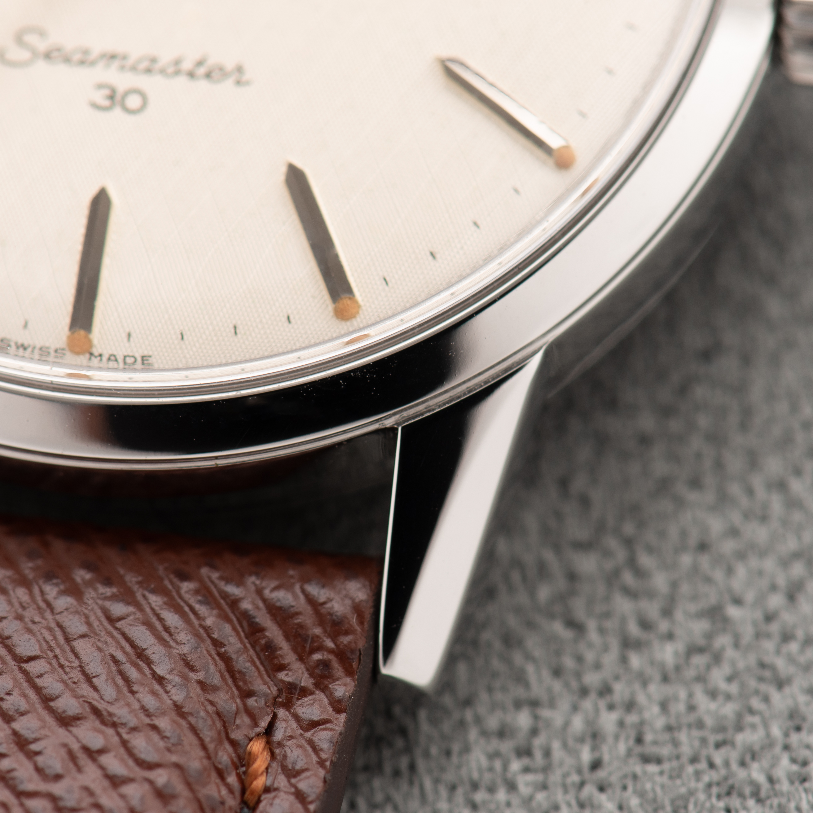 Zicht op Omega Seamaster 30 "Linnen Dial" uit 1962 Ref 135.0003-62-SC