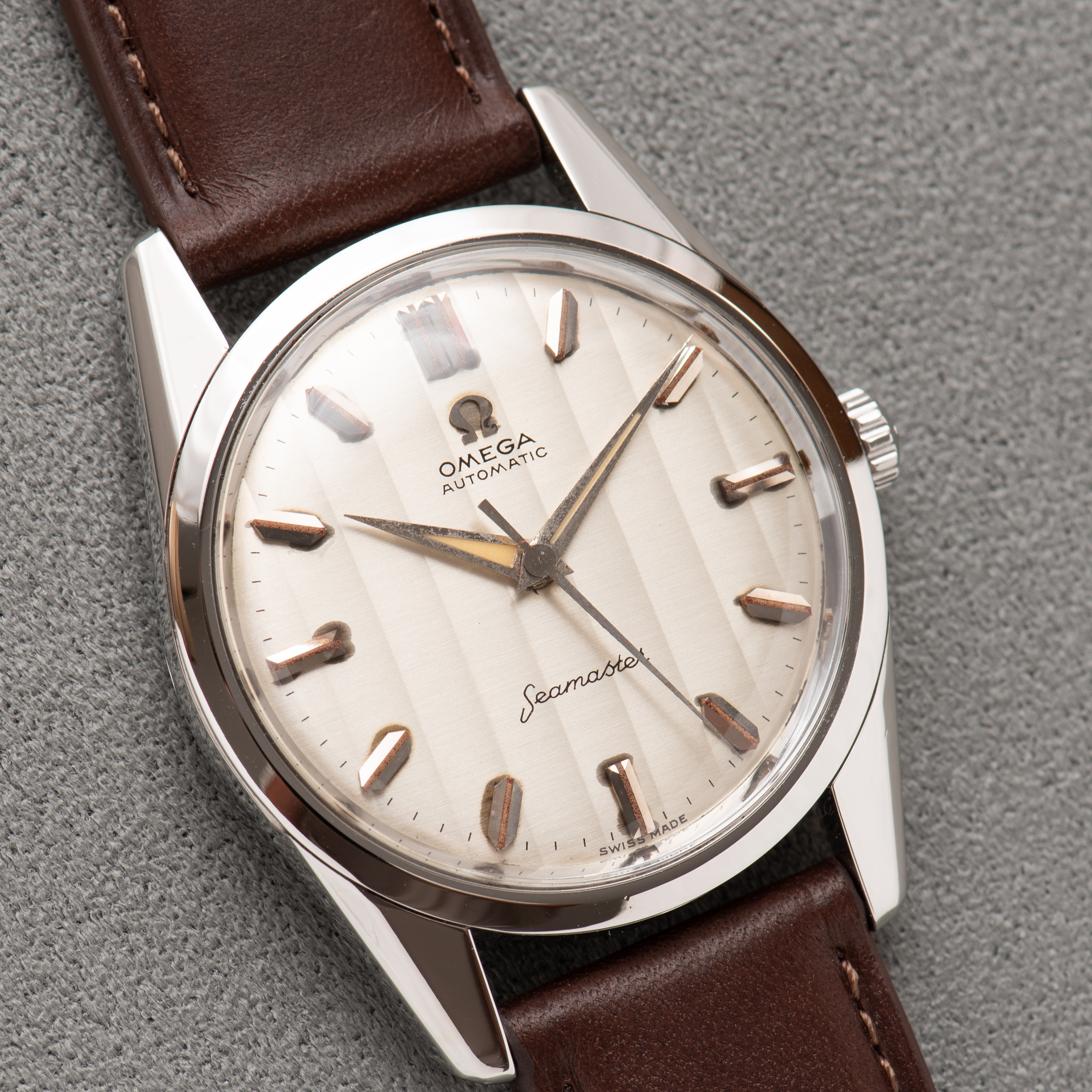 View of Omega Automatic Seamaster Rare Ribbon Dial réf 14700.4 SC from 1960