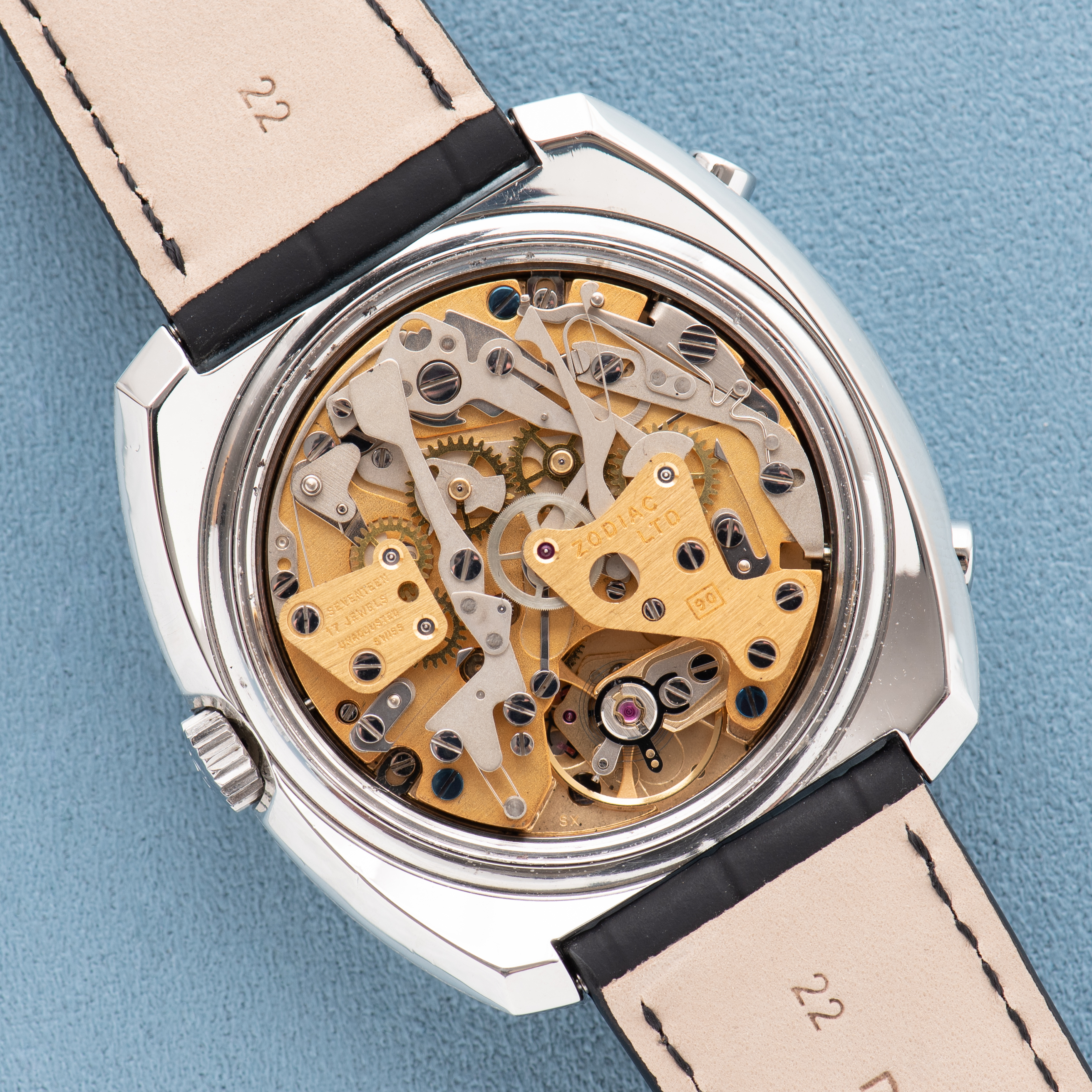 Zicht op Zodiac Chronograph Automatic Blue Dial Cal 12 (11) vanaf 1970
