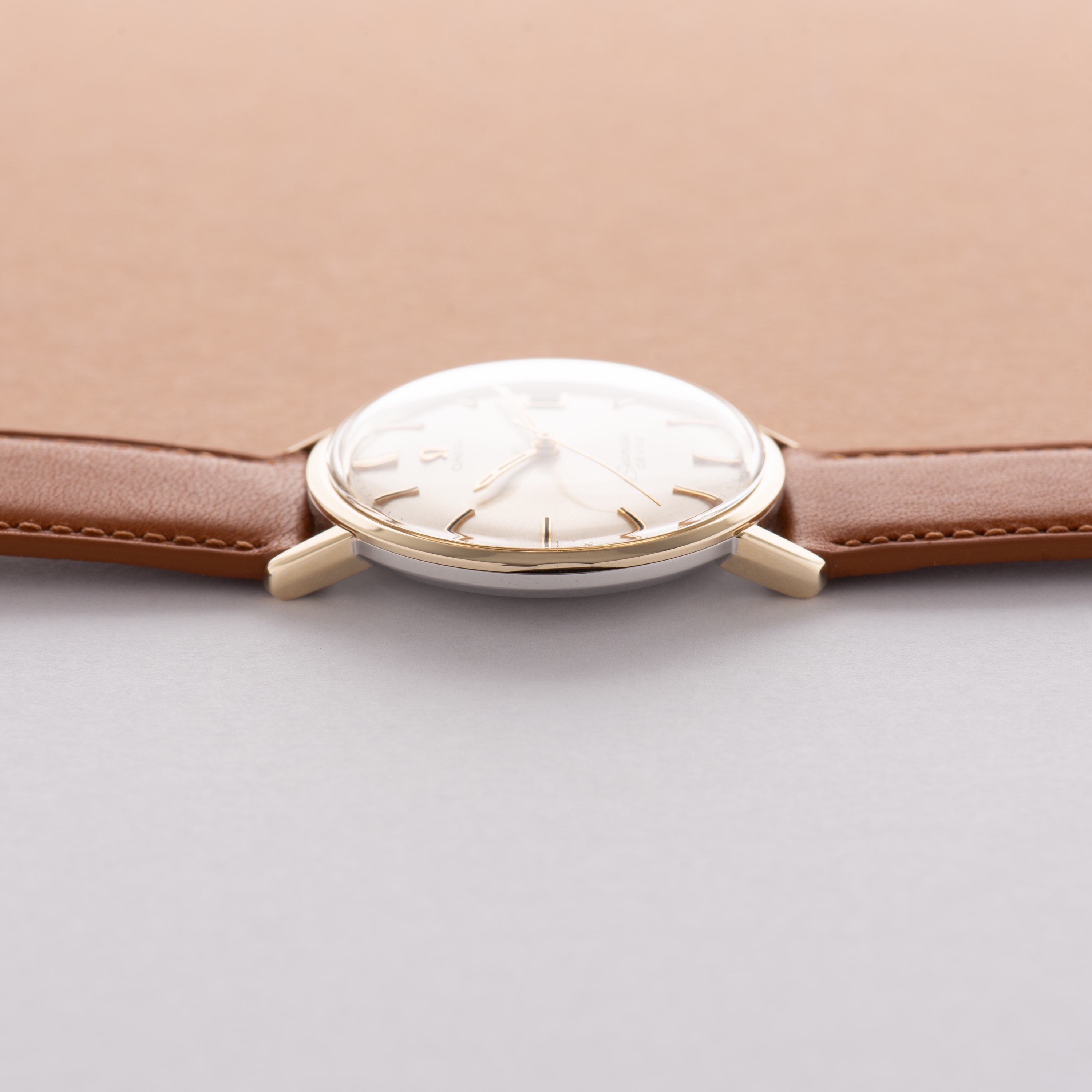 Vue de Omega Seamaster De Ville Date Gold/Steel Réf 136.020 cal 613