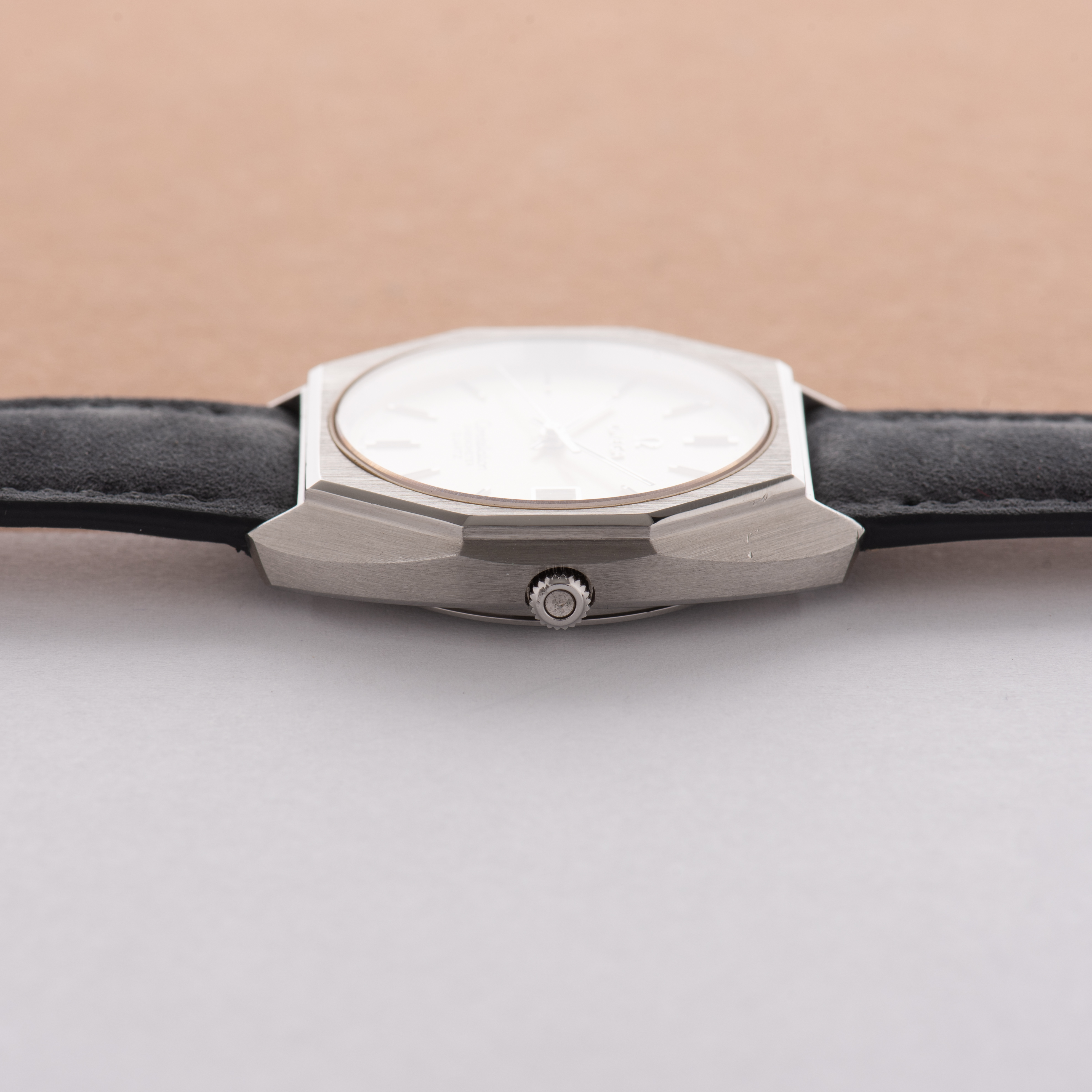 Zicht op Omega Constellation Chronometer Quartz vanaf 1977 Ref 198/114