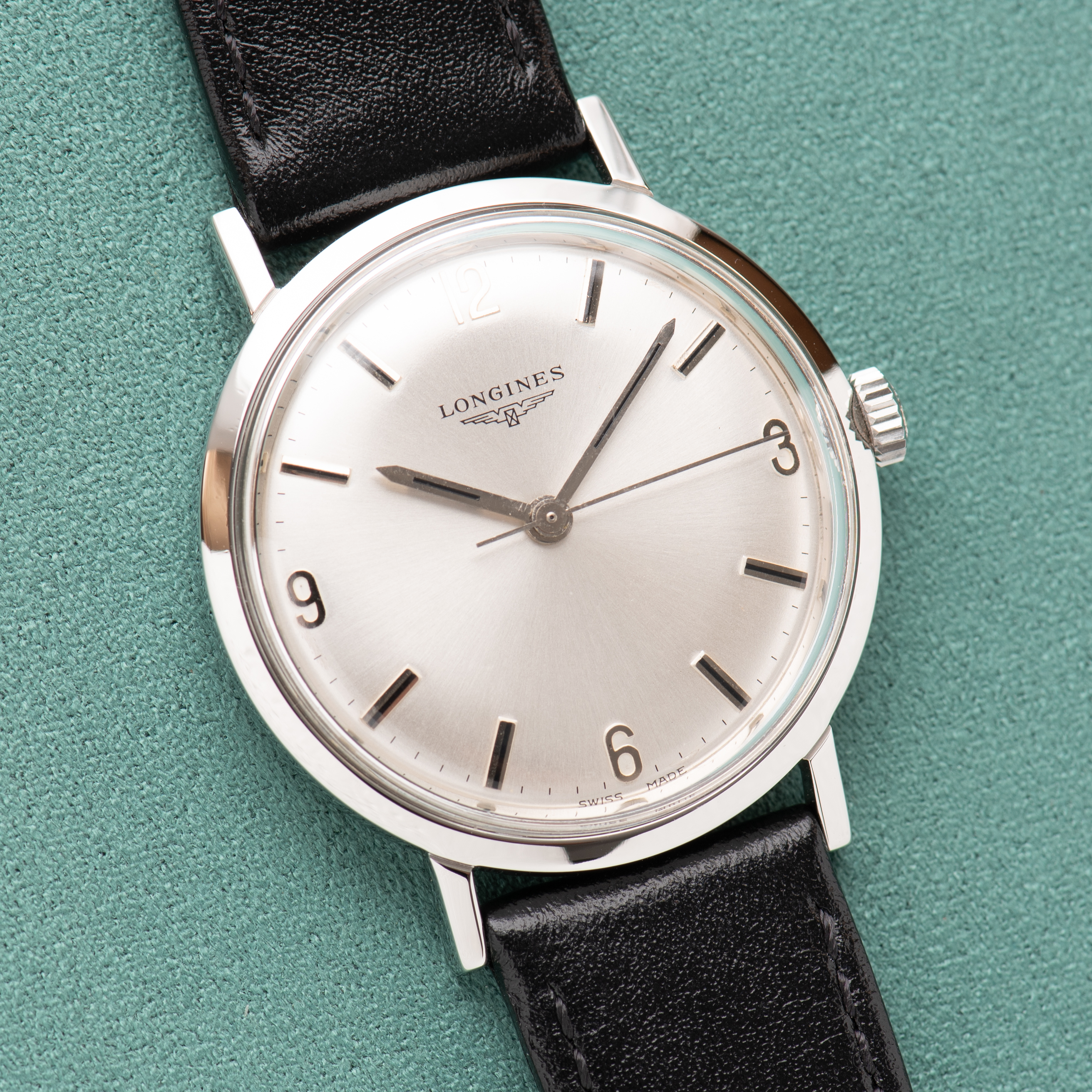 View of Mechanical Steel Longines – Silver Dial – Caliber 284 – Ref. 7839-4 – Circa 1960