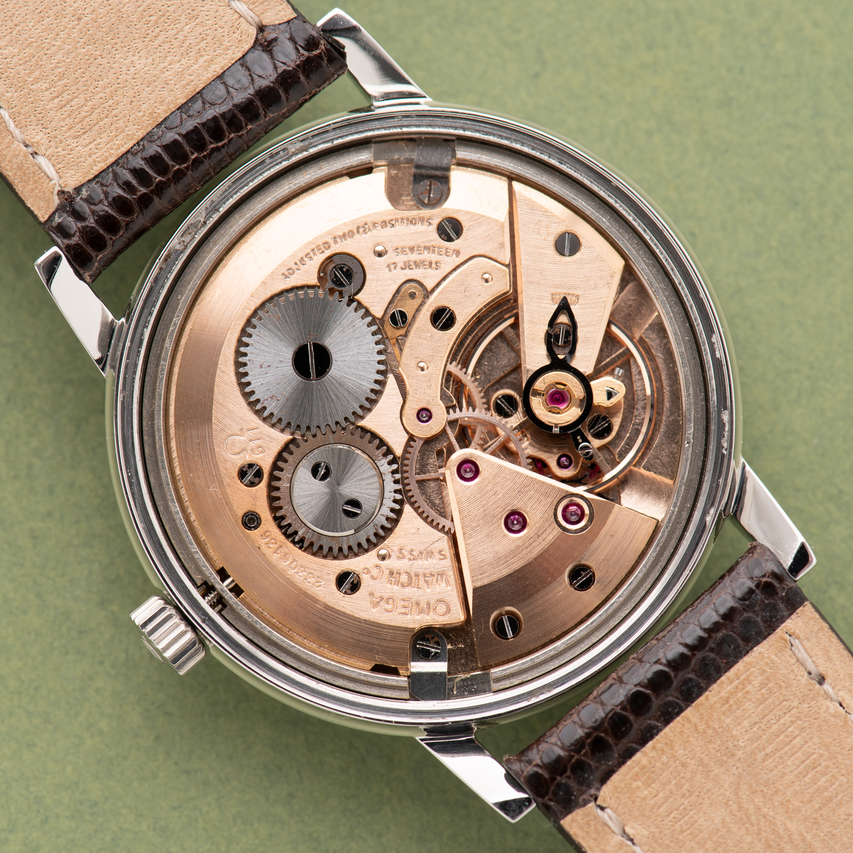 Vue de Omega Seamaster 600 date from 1966 réf 136.011
