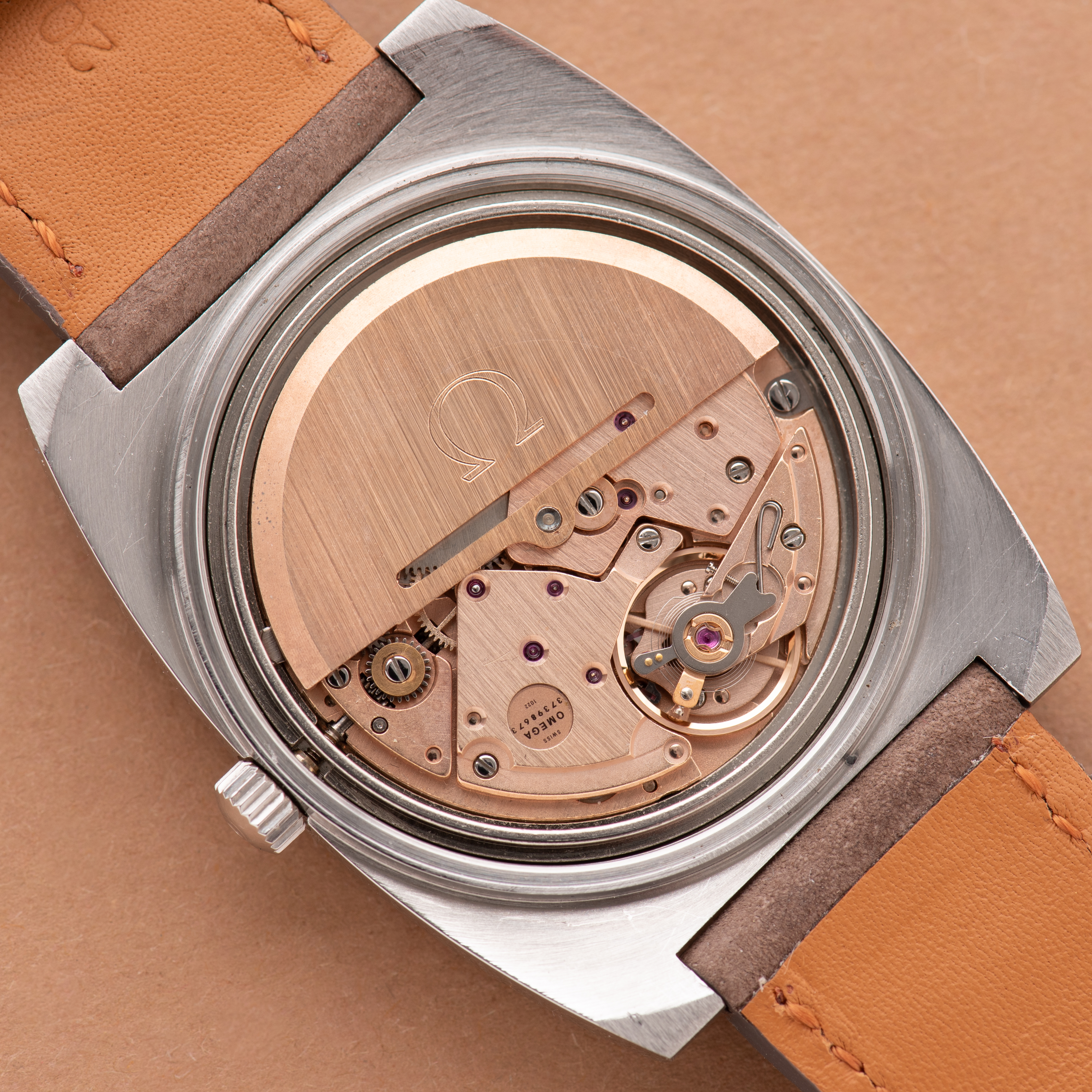 Zicht op Omega Genève Automatic Day Date from 1973 Réf 166.0188
