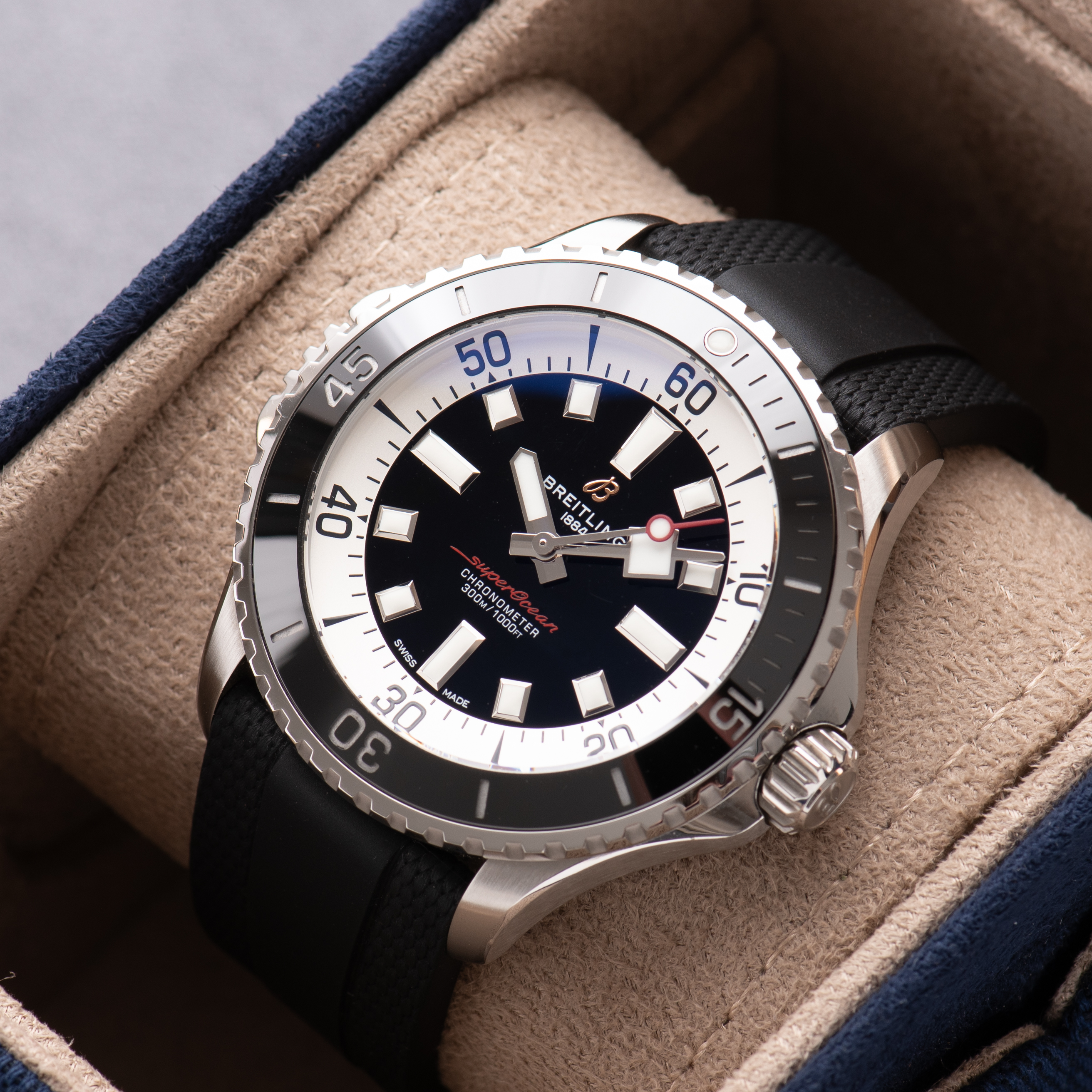 Vue de Breitling Superocean 46 Full set Réf A17378 from 2022