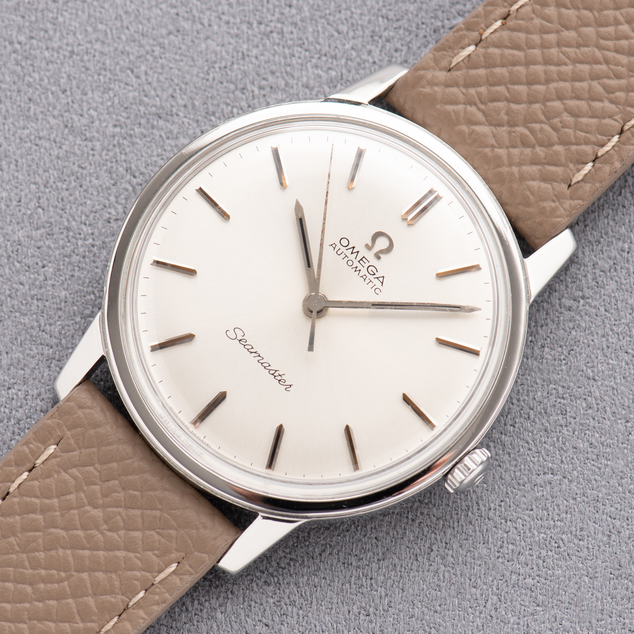 Vue de Omega Automatic Seamaster Silver Dial réf 165.002 cal 552 from 1966