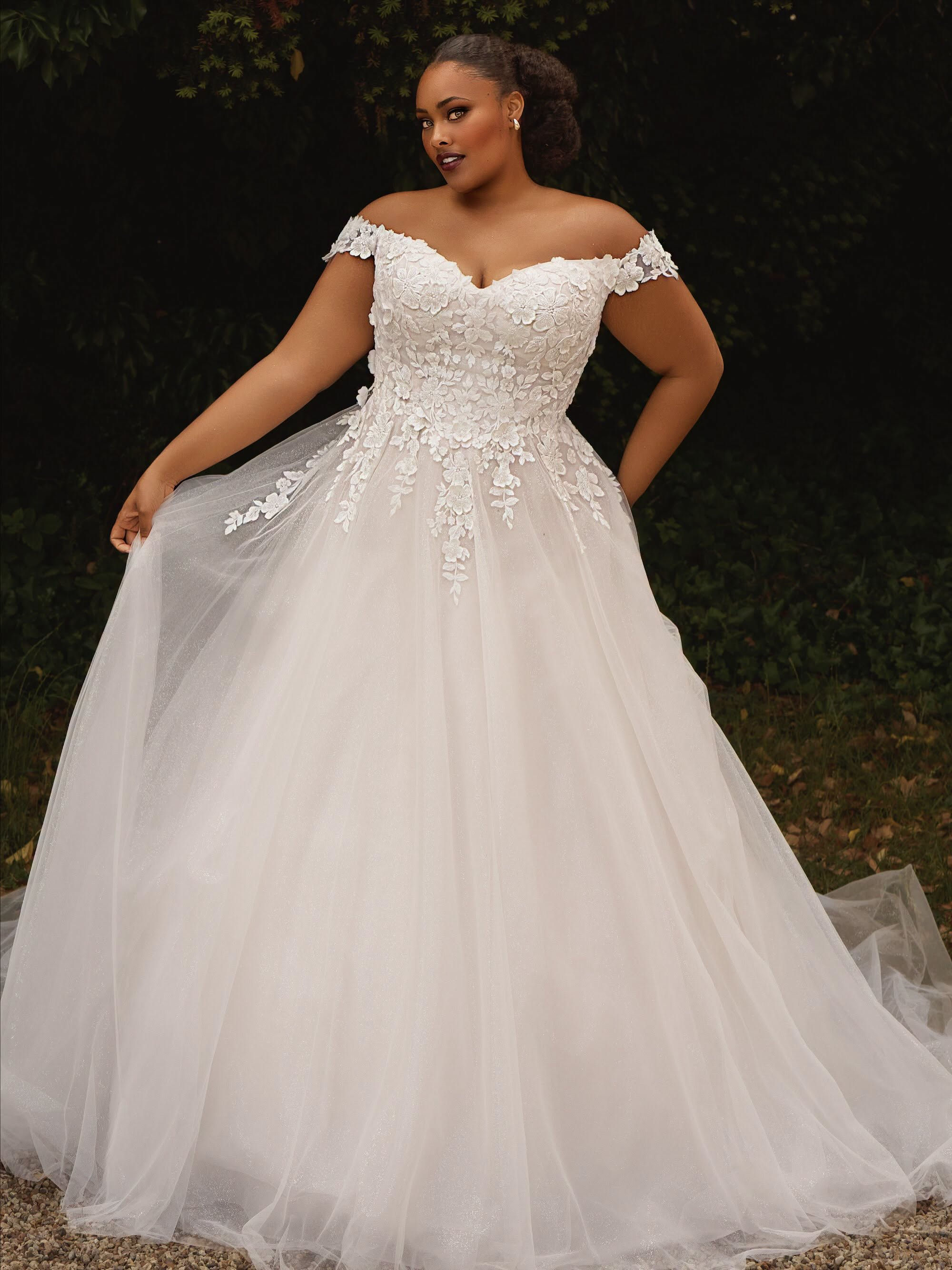 Pre-Loved Bridal Boutique Envy by Phoenix 'PH7029' Wedding Dress