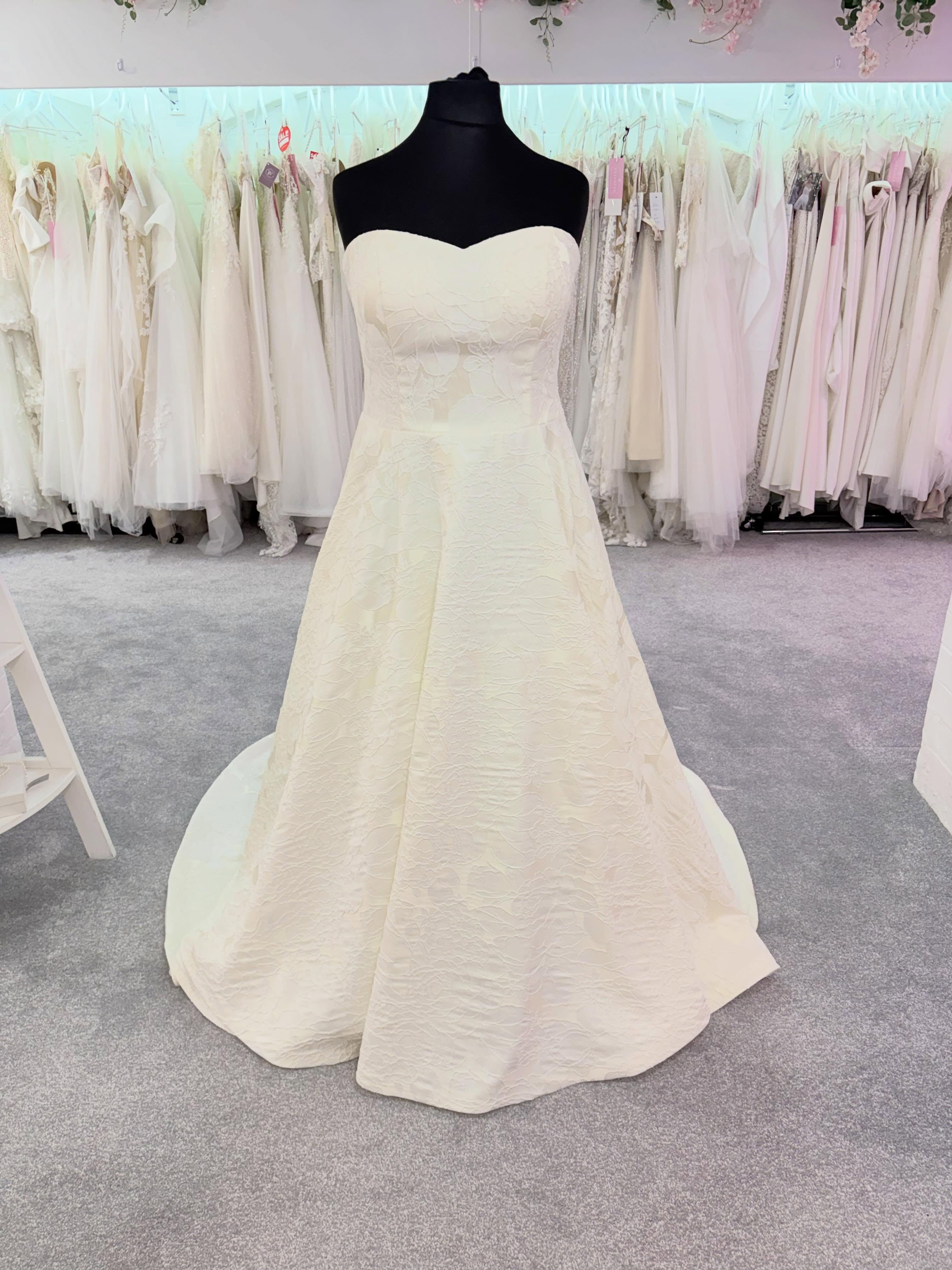 Pre-Loved Bridal Romantica Wedding Dress