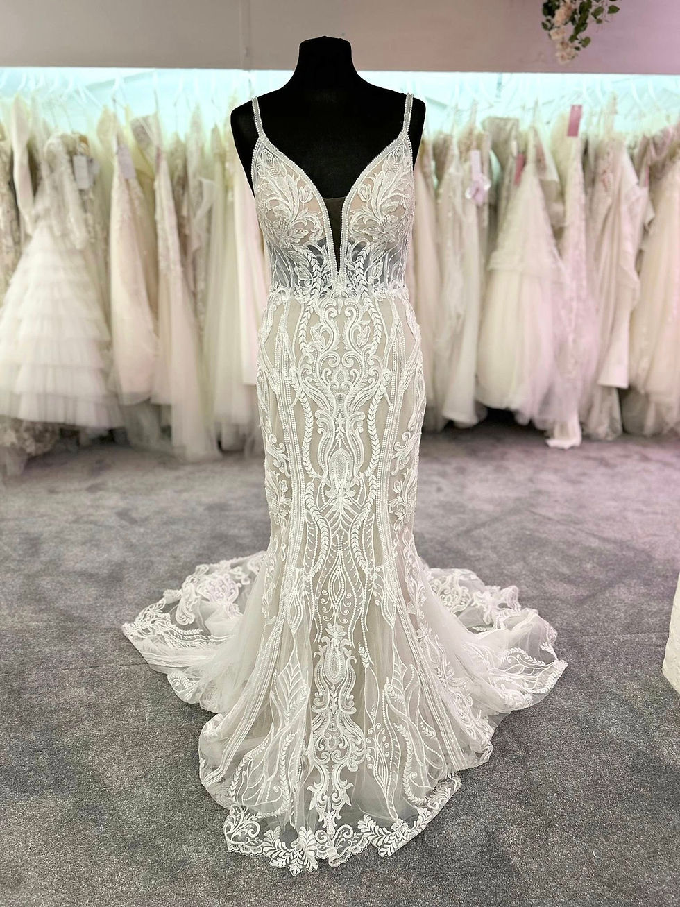 Thumbnail: Pre-Loved Bridal Essense of Australia 'D3488' Wedding Dress