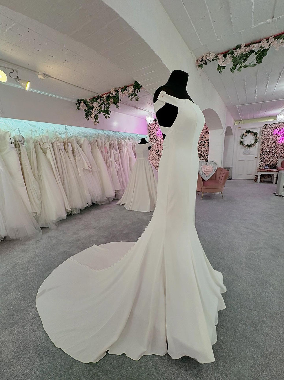 Thumbnail: Preloved Bridal Boutique Martina Liana '1034' Wedding Dress