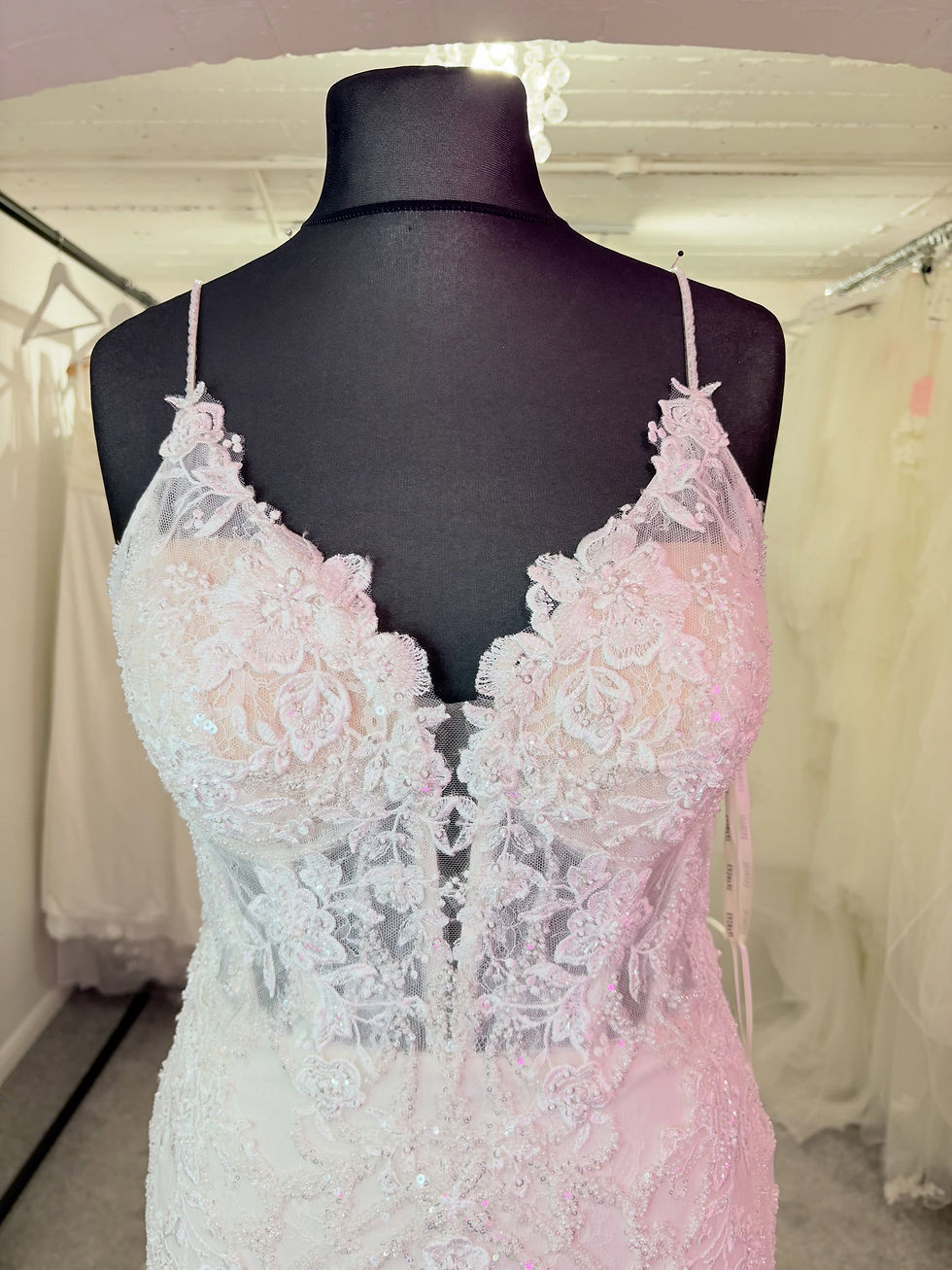 Thumbnail: Pre-Loved Bridal Enzoani 'Pebbles' Wedding Dress