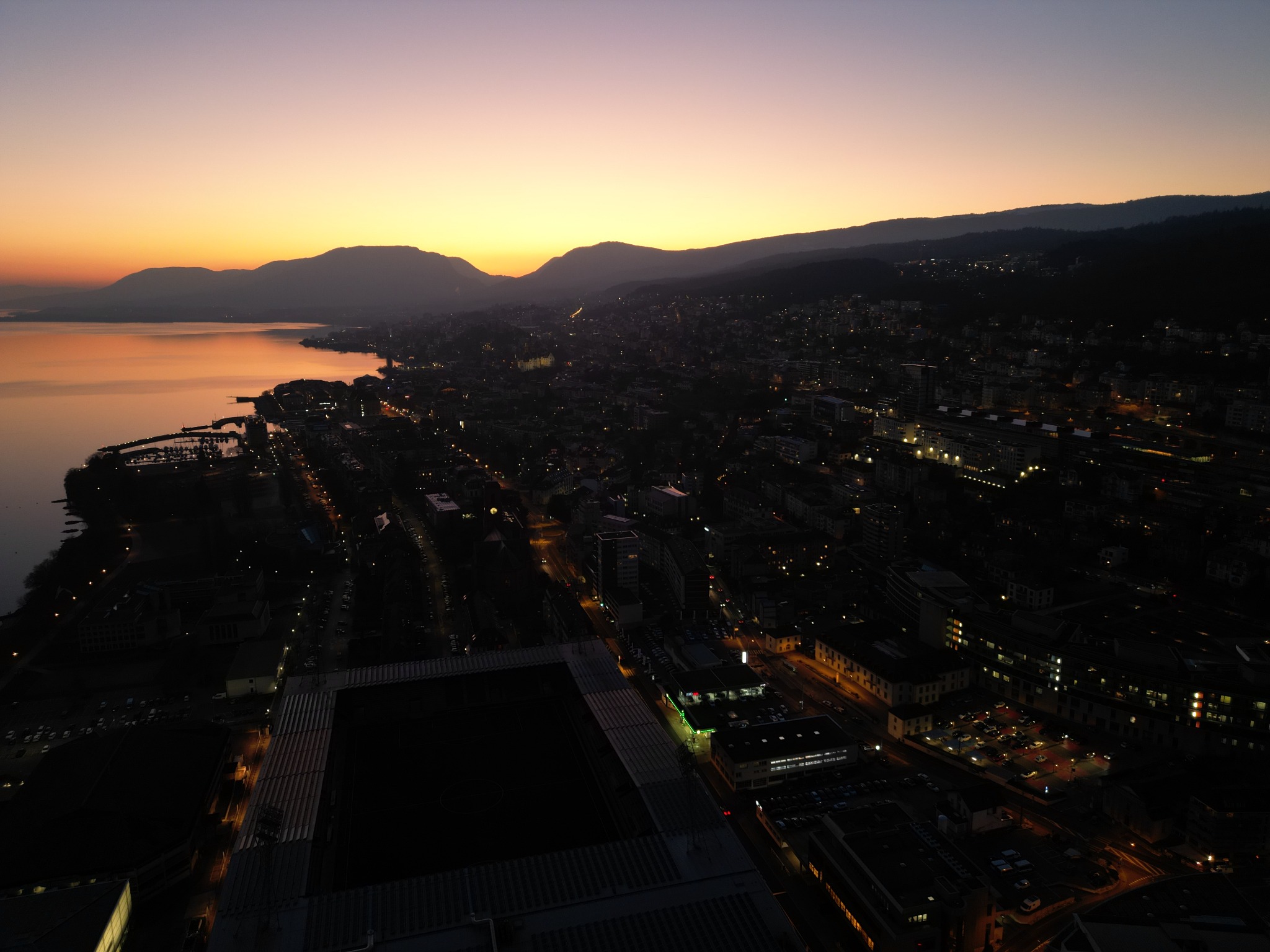 La ville entre jour et nuit