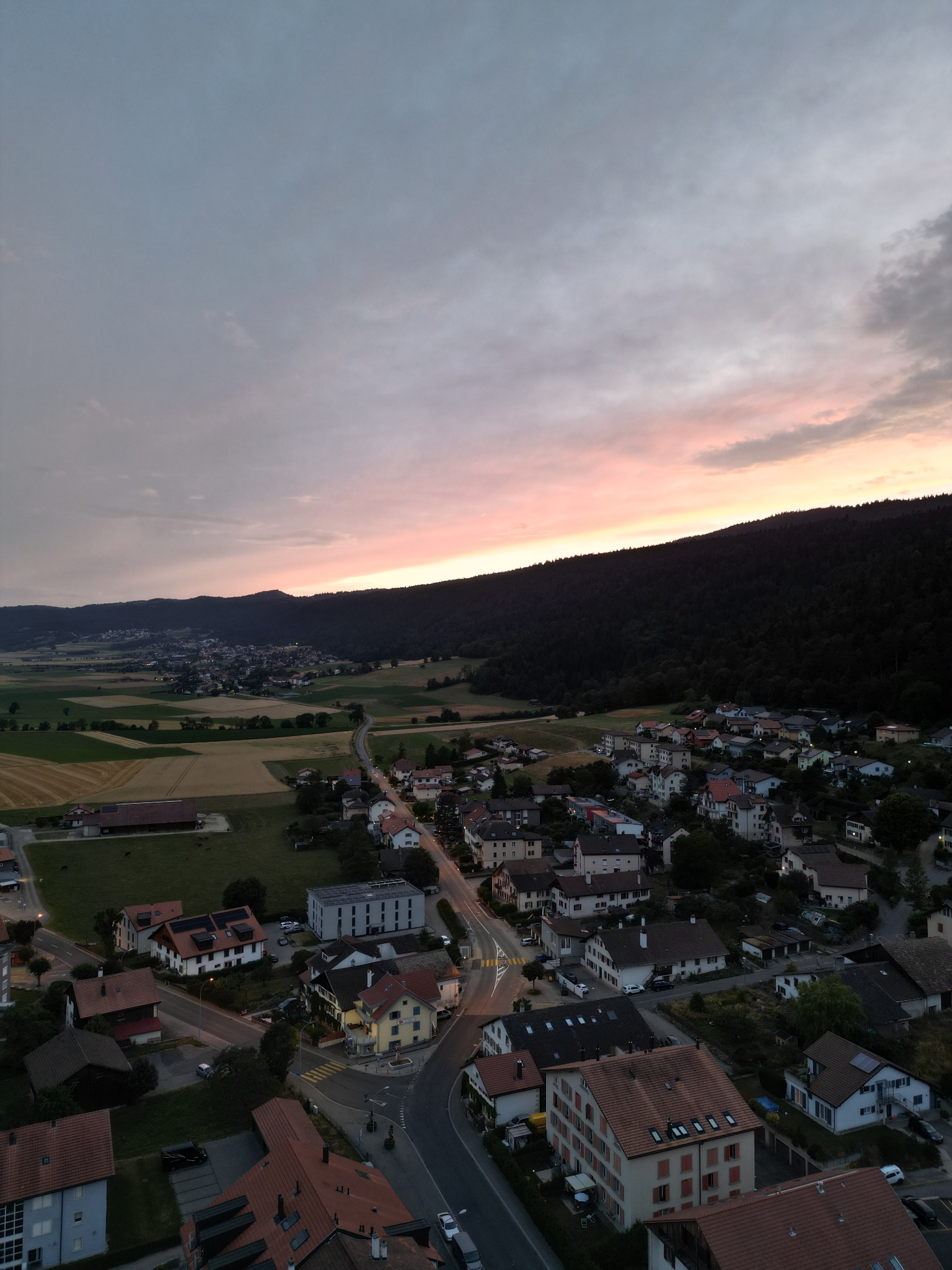 Le village au crépuscule