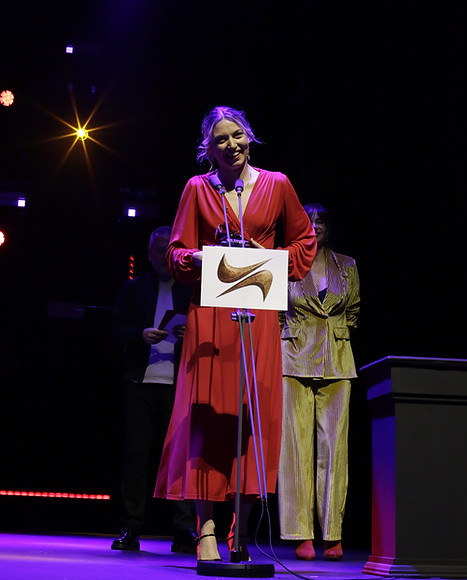 ANIA HERNÁNDEZ_edited.jpg