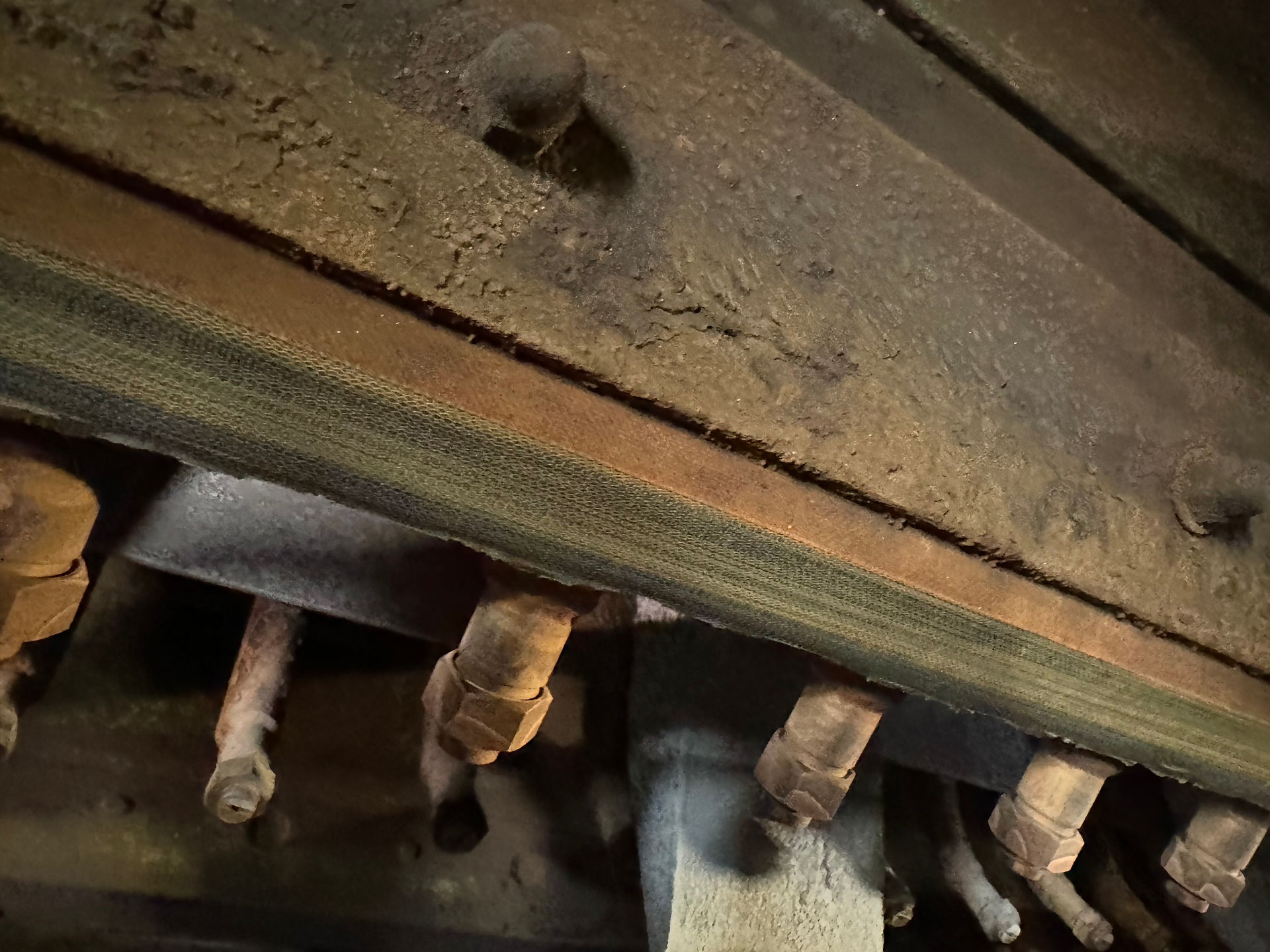 Hot mill spay and wiper