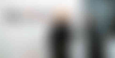 Visitatori durante l’inaugurazione della mostra “Limbus – Soglie Mistiche” a Villa Angaran San Giuseppe