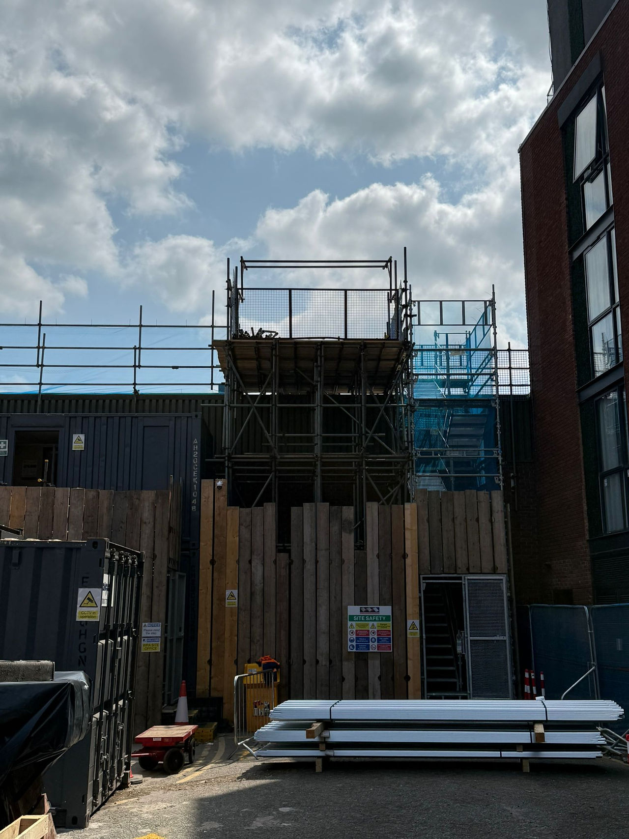 Scaffold loading bay with haki staircase access