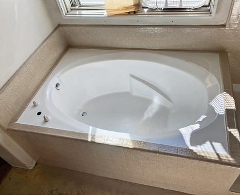 Fiberglass bathtub after professional reglazing