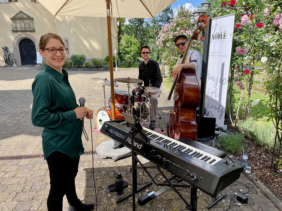 Jazzband, Jazzsängerin, Schlagzeuger, Kontrabassist