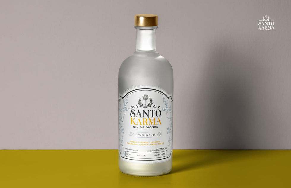 Branding muestra de producto de Gin Santo Karma