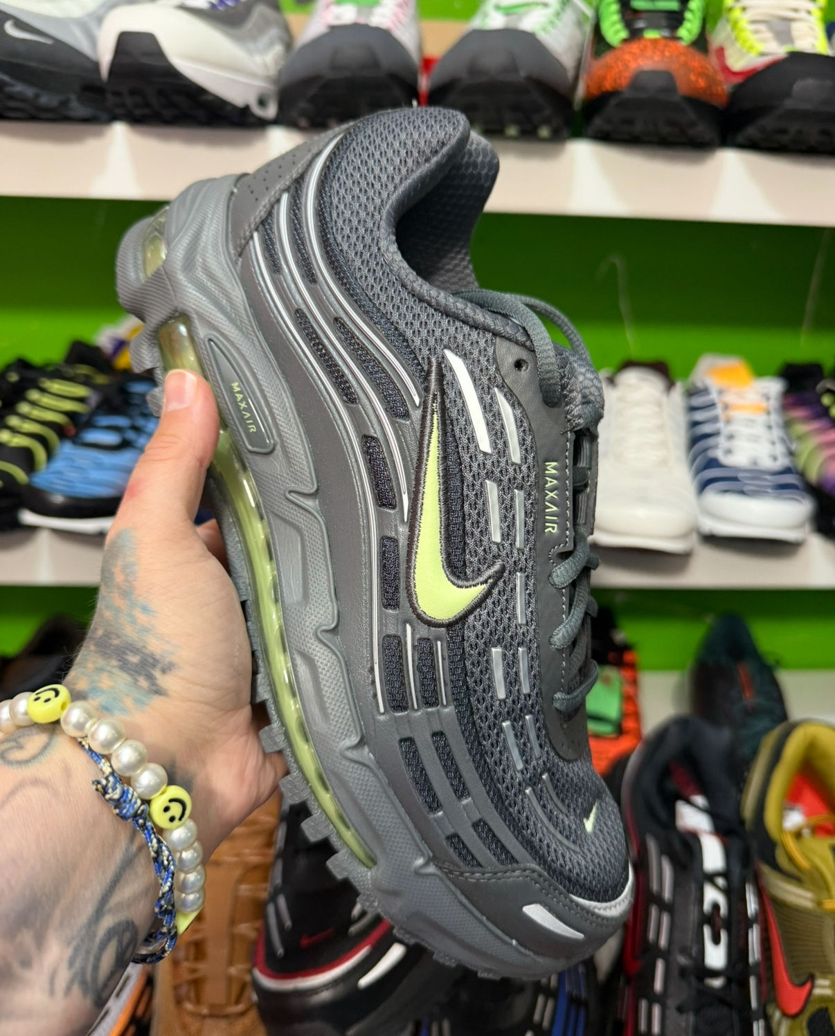 NEW NIKE TL2.5 - 6.5 UK.