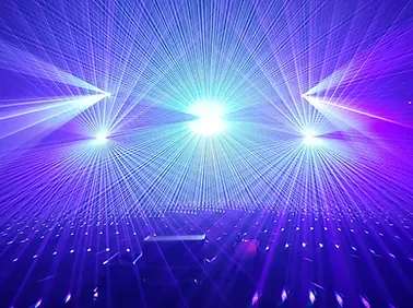 pektakuläre Laser-Festinstallation in der Skyline von Frankfurt am Main, konzipiert von Laseranimation Resch