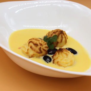 Weinsuppe mit Chili und Striebele-Krönchen