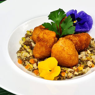 Gebackenes Kalbsbries auf Senf-Linsen