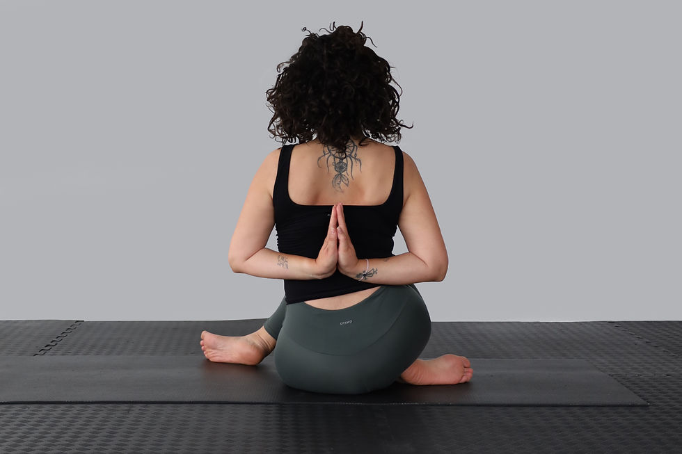 Gülseda Küçük Yin Yoga Poz Arketipleri: Yarım Kelebek Sırtta Mudra