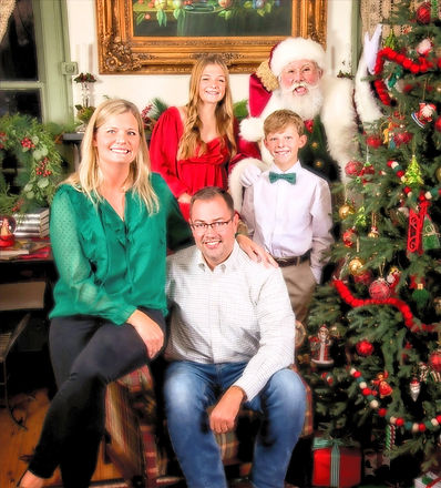 Rock Star Santa with a family_edited_edited.jpg
